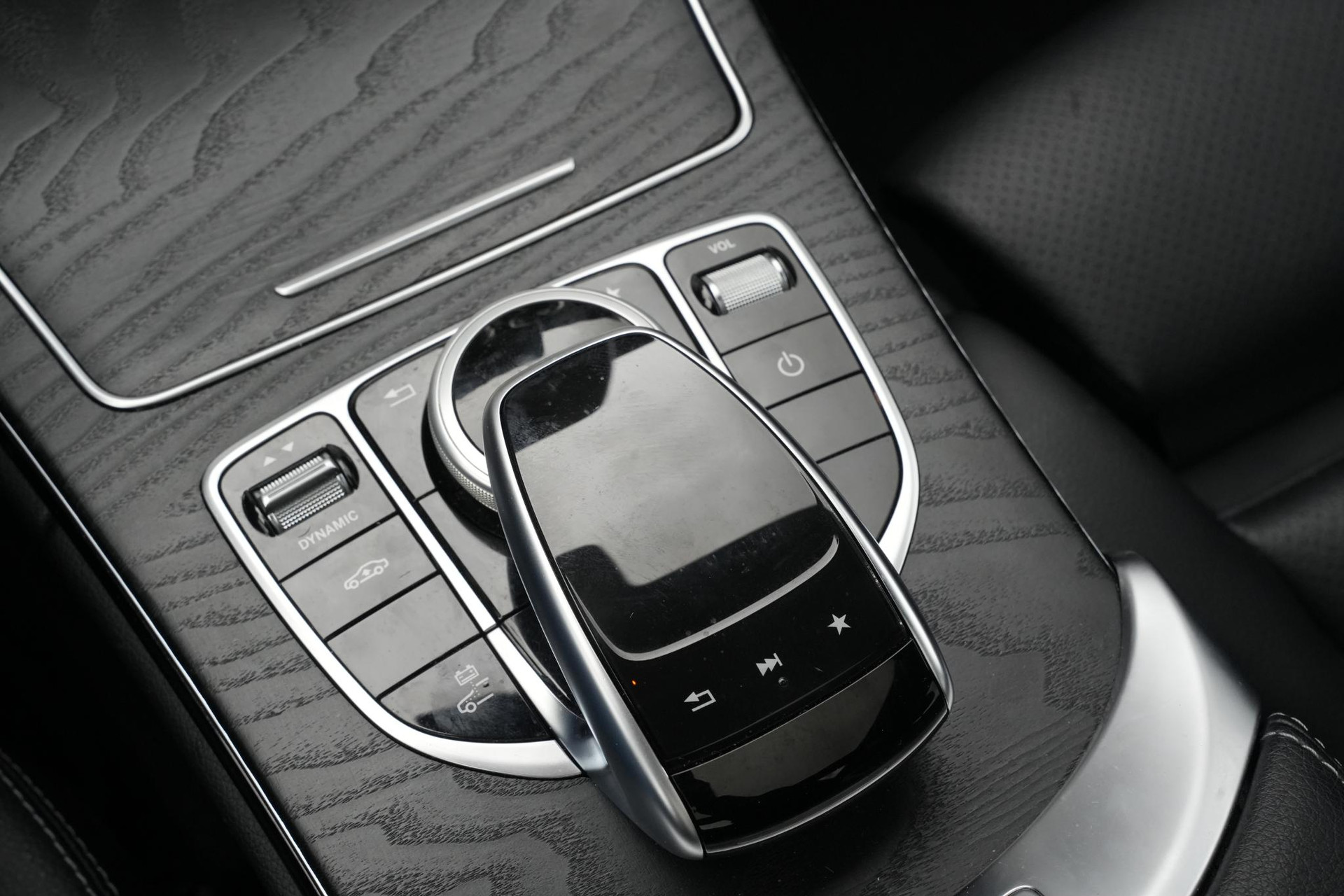 Mercedes-Benz C-Klasse 350 e 2018 SELENITE GRAY - METALLIC PAINT (992U) 28