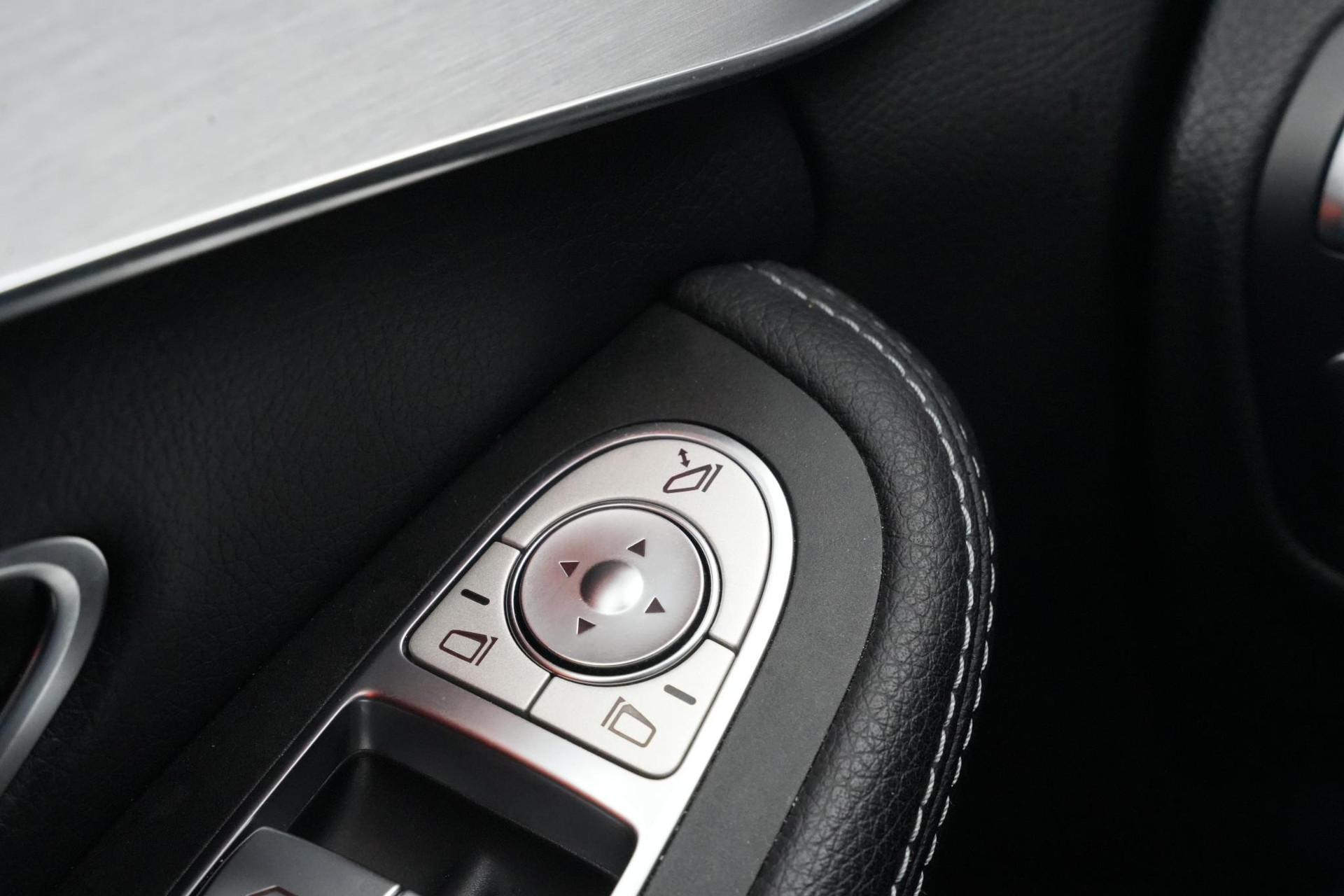 Mercedes-Benz C-Klasse 350 e 2018 SELENITE GRAY - METALLIC PAINT (992U) 35