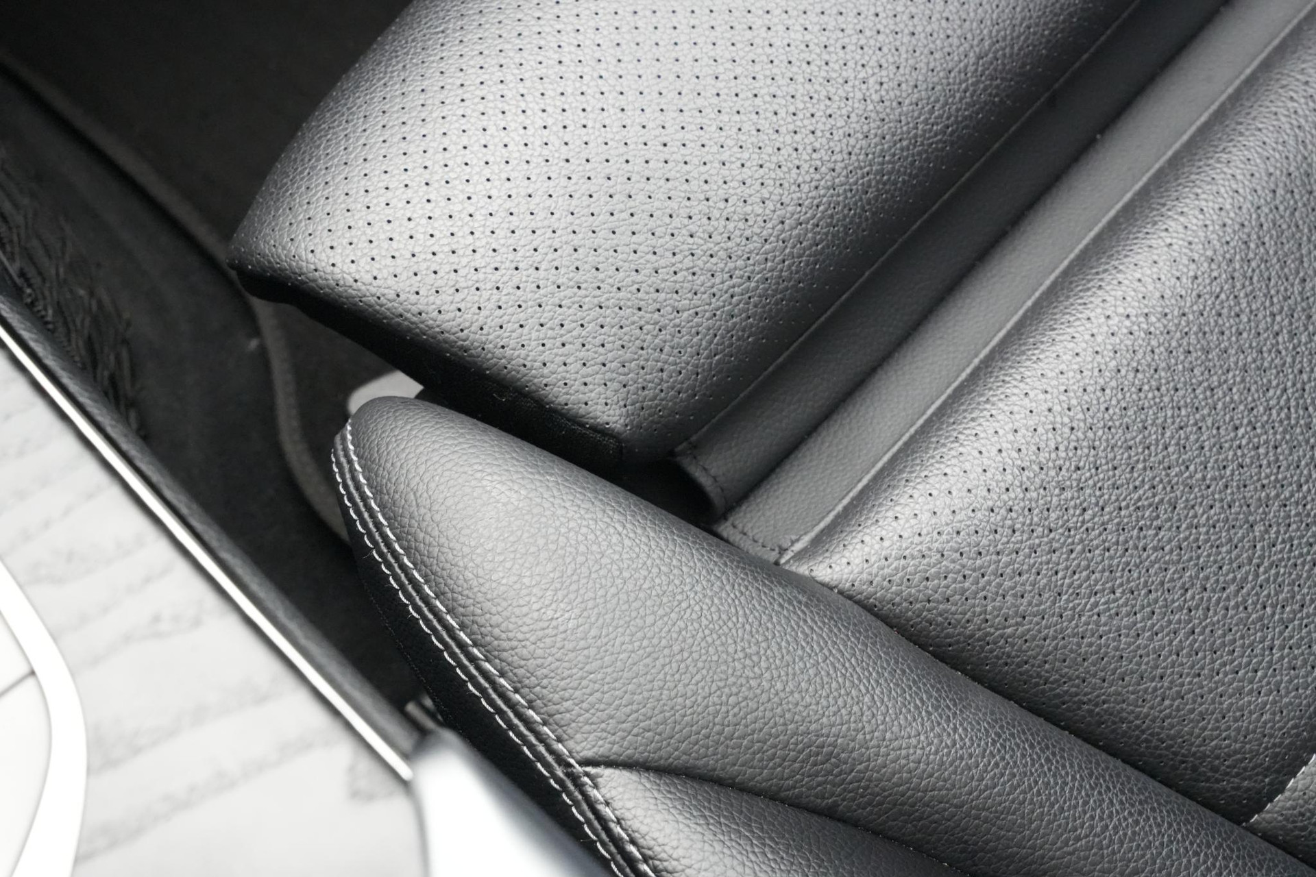 Mercedes-Benz C-Klasse 350 e 2018 SELENITE GRAY - METALLIC PAINT (992U) 41