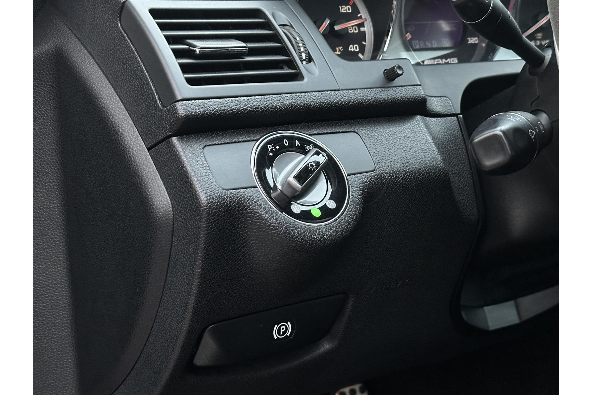 Mercedes-Benz C-Klasse AMG 63 2008 TENORITE GRAY METALLIC PAINT (755U) 24