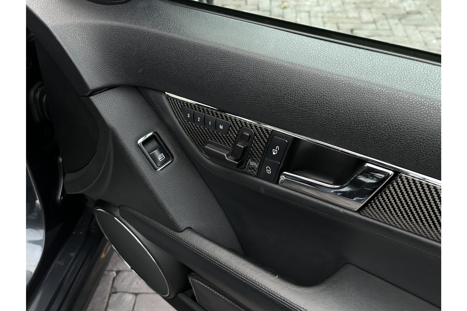 Mercedes-Benz C-Klasse AMG 63 2008 TENORITE GRAY METALLIC PAINT (755U) 25