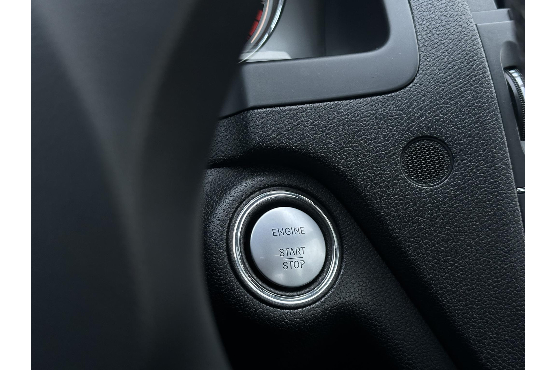 Mercedes-Benz C-Klasse AMG 63 2008 TENORITE GRAY METALLIC PAINT (755U) 35