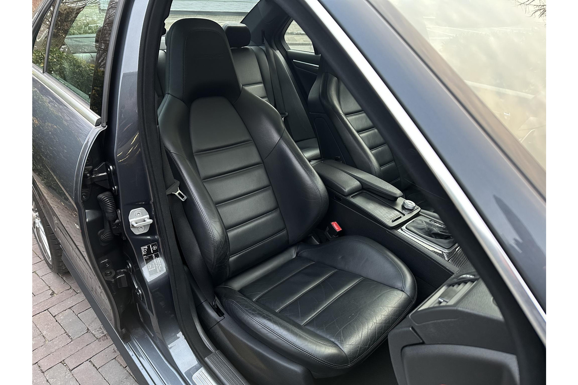 Mercedes-Benz C-Klasse AMG 63 2008 TENORITE GRAY METALLIC PAINT (755U) 6