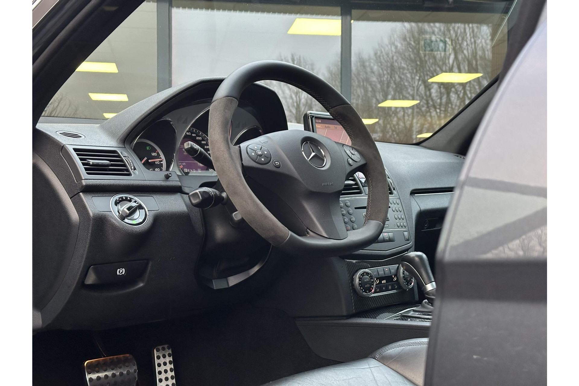 Mercedes-Benz C-Klasse AMG 63 2008 TENORITE GRAY METALLIC PAINT (755U) 8