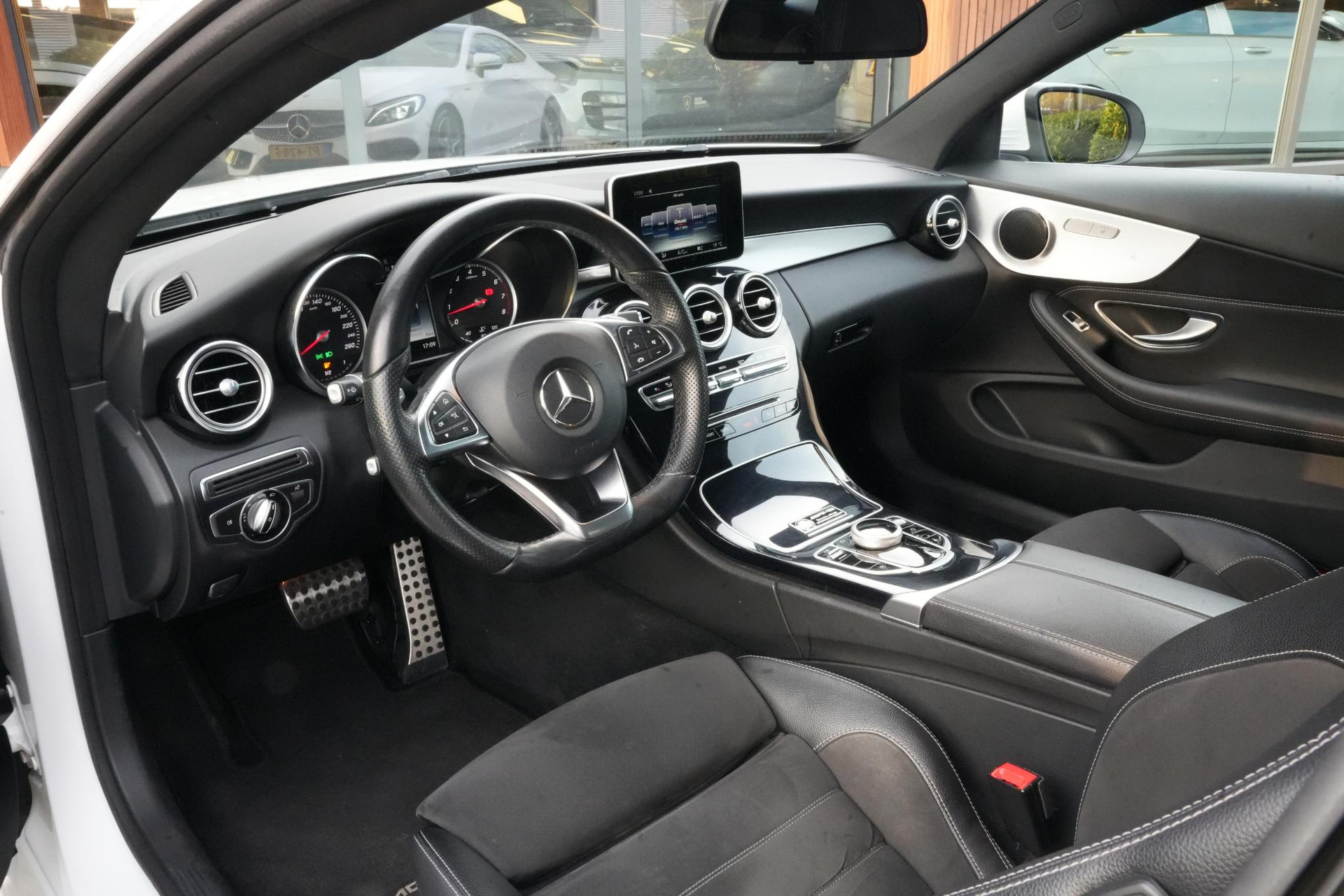 Mercedes-Benz C-Klasse Coupé 300 Prestige 2016 POLAR WHITE (149U) 2