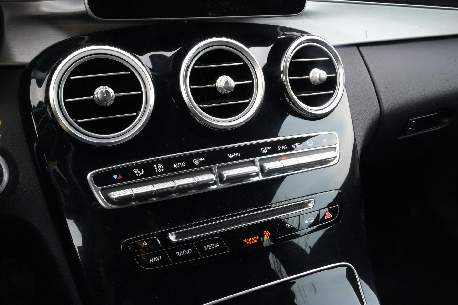 Mercedes-Benz C-Klasse Coupé 300 Prestige 2016 POLAR WHITE (149U) 24