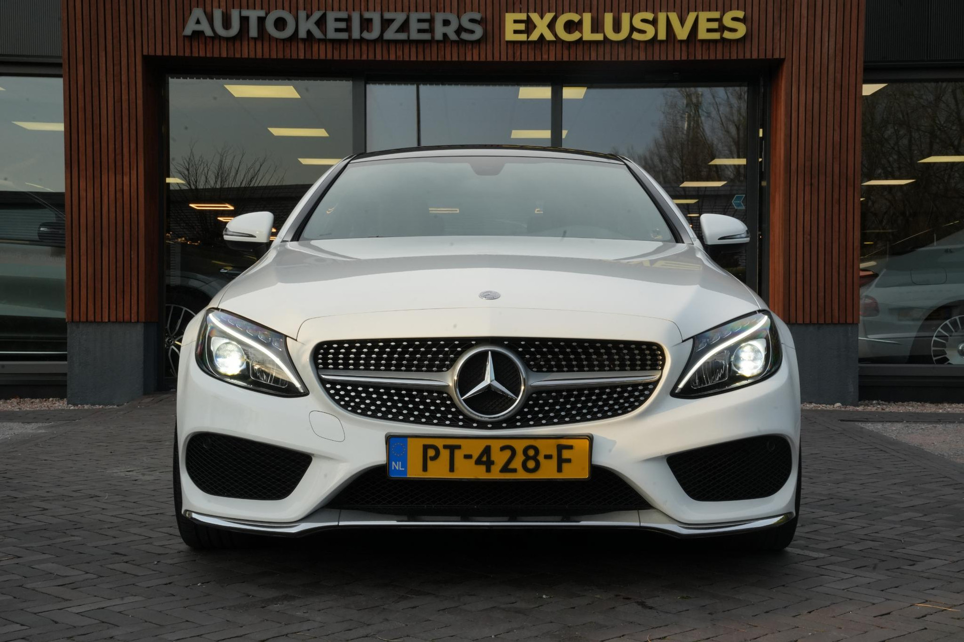 Mercedes-Benz C-Klasse Coupé 300 Prestige 2016 POLAR WHITE (149U) 3