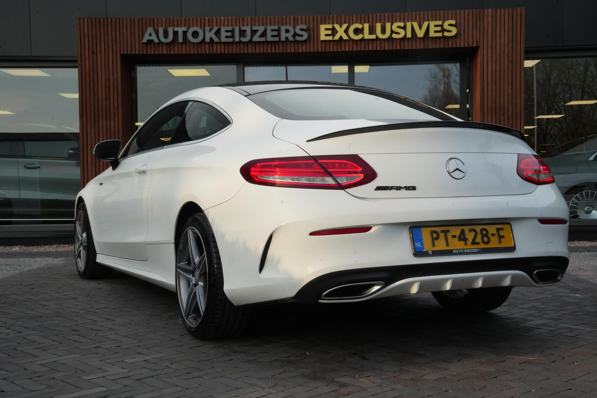Mercedes-Benz C-Klasse Coupé 300 Prestige 2016 POLAR WHITE (149U) 7