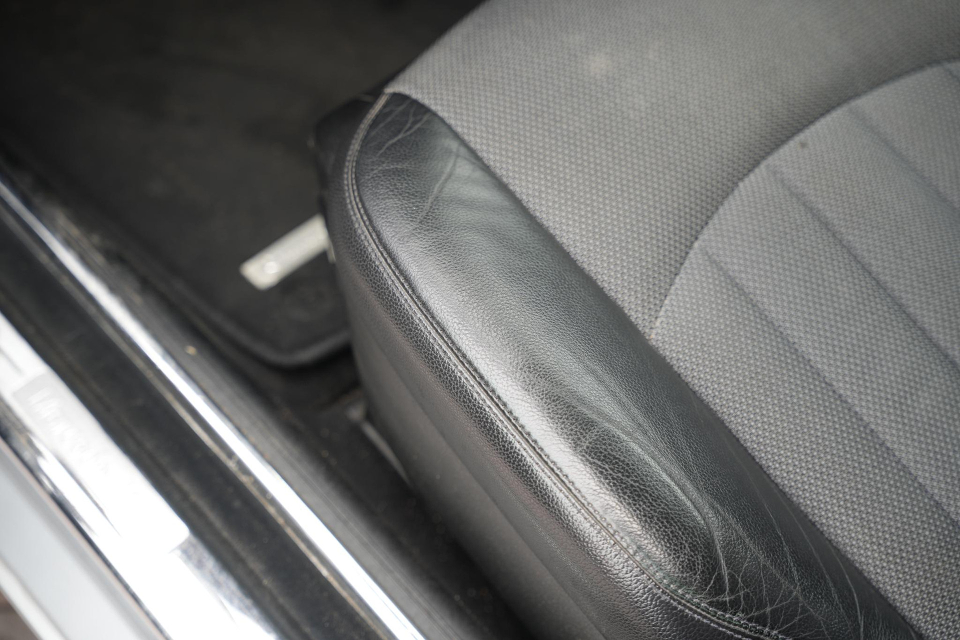 Mercedes-Benz CLS-Klasse 350 2005 IRIDIUM SILVER - METALLIC FINISH (775U) 18