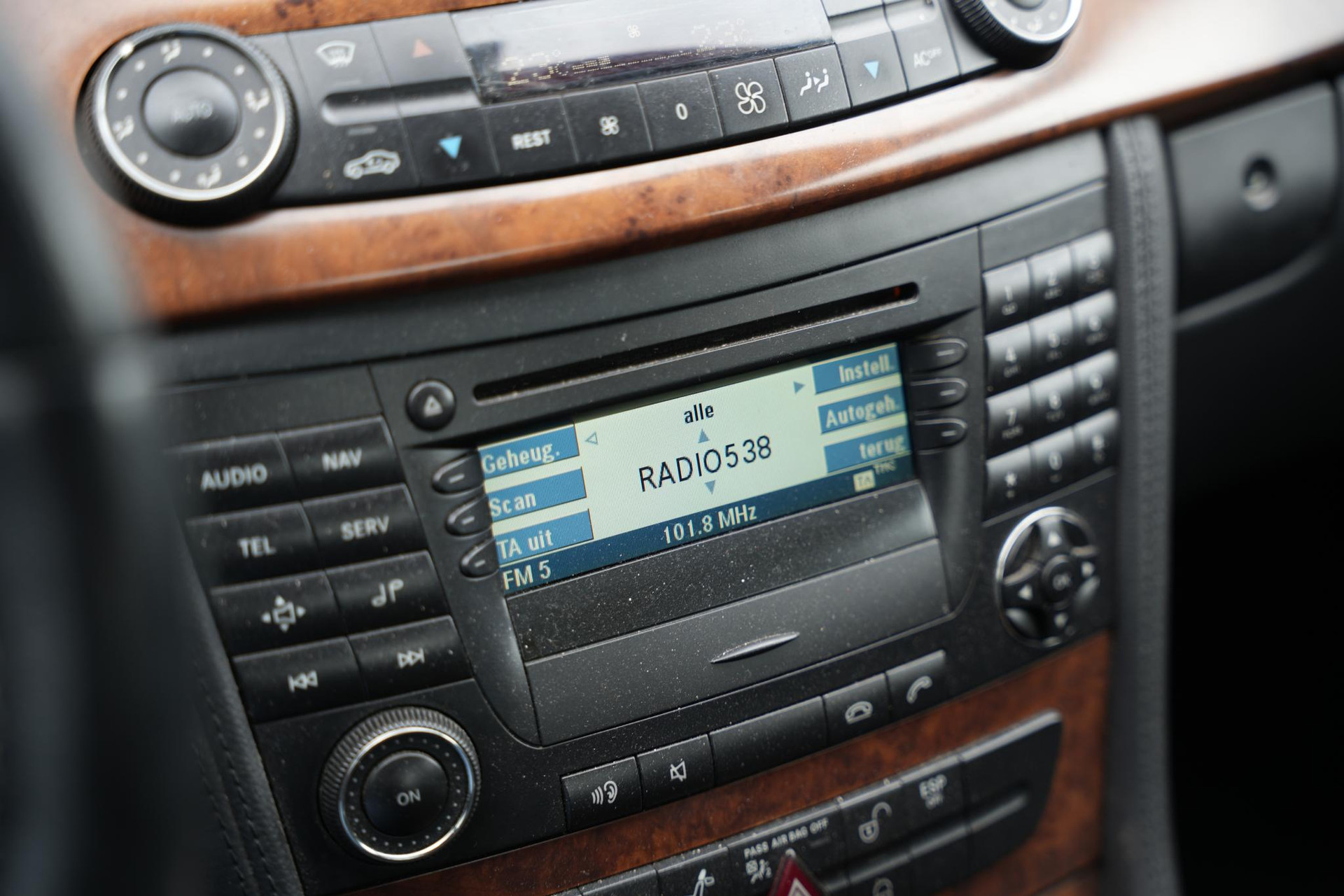 Mercedes-Benz CLS-Klasse 350 2005 IRIDIUM SILVER - METALLIC FINISH (775U) 20