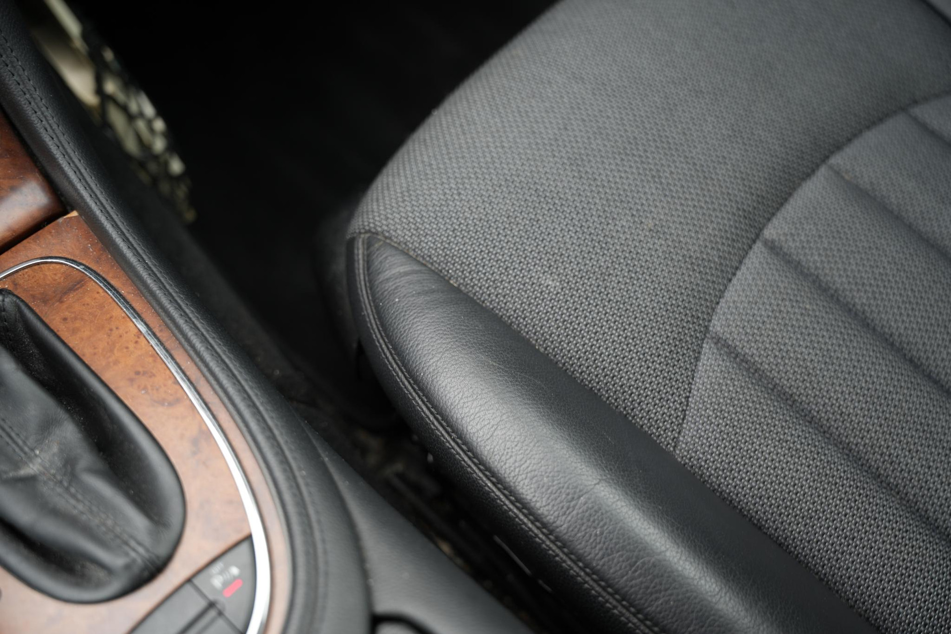 Mercedes-Benz CLS-Klasse 350 2005 IRIDIUM SILVER - METALLIC FINISH (775U) 26