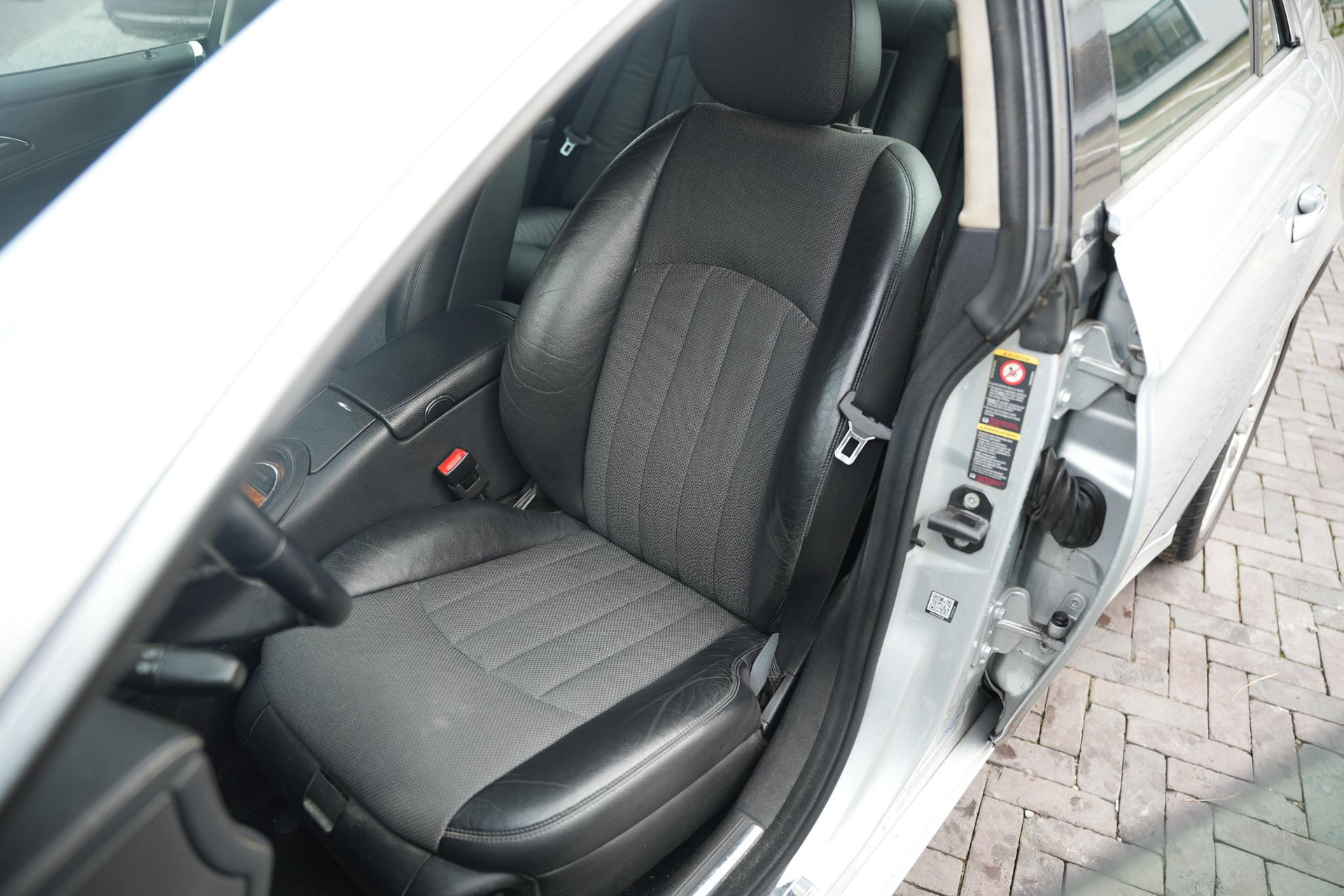 Mercedes-Benz CLS-Klasse 350 2005 IRIDIUM SILVER - METALLIC FINISH (775U) 6