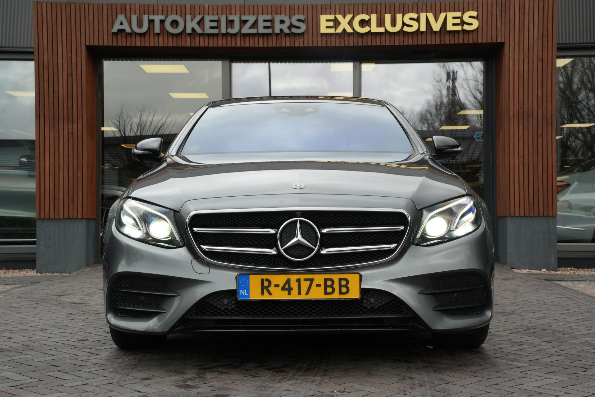 Mercedes-Benz E-Klasse 220 d Business Solution AMG 2018 SELENITE GRAY - METALLIC PAINT (992U) 3
