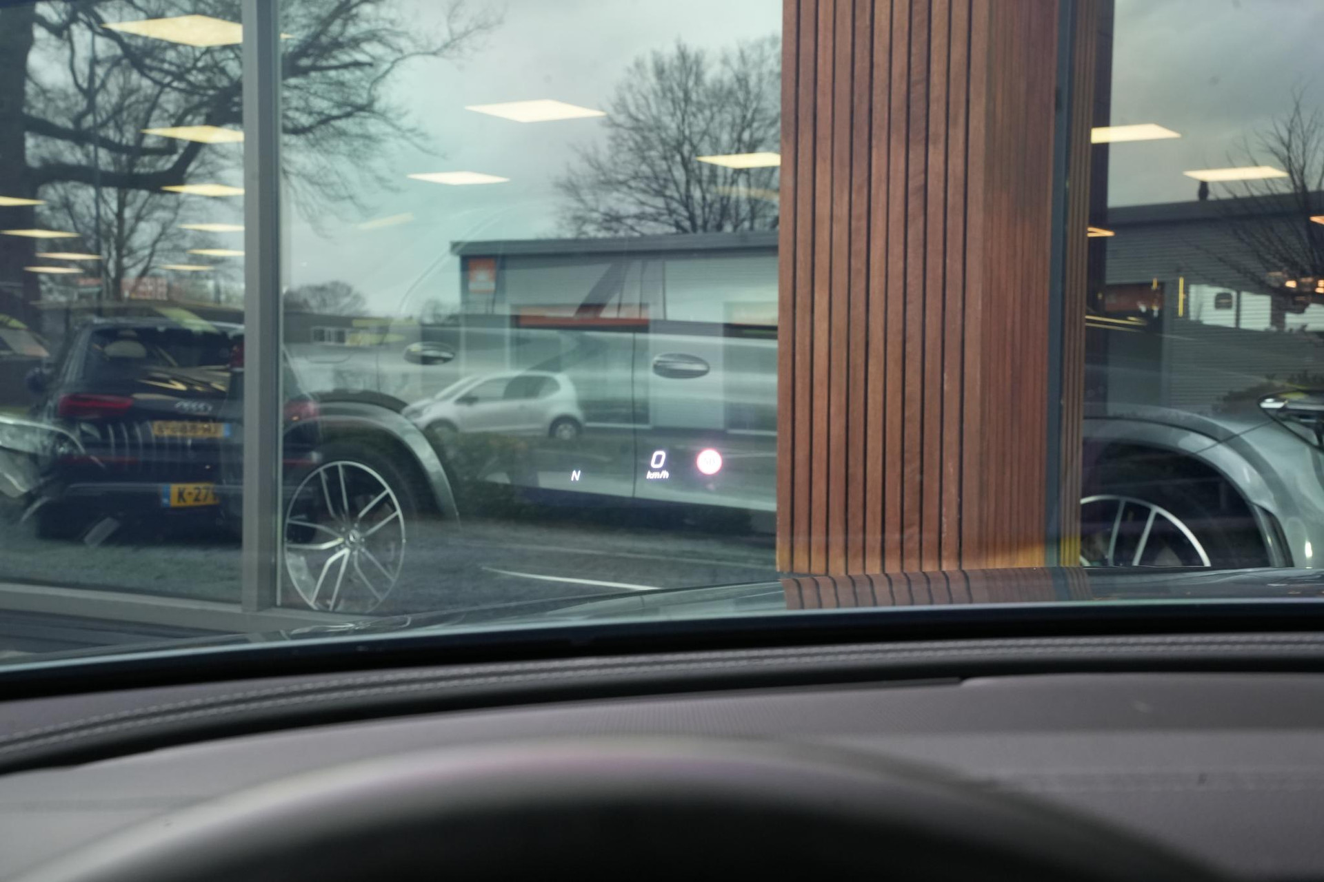 Mercedes-Benz E-Klasse 220 d Business Solution AMG 2018 SELENITE GRAY - METALLIC PAINT (992U) 38