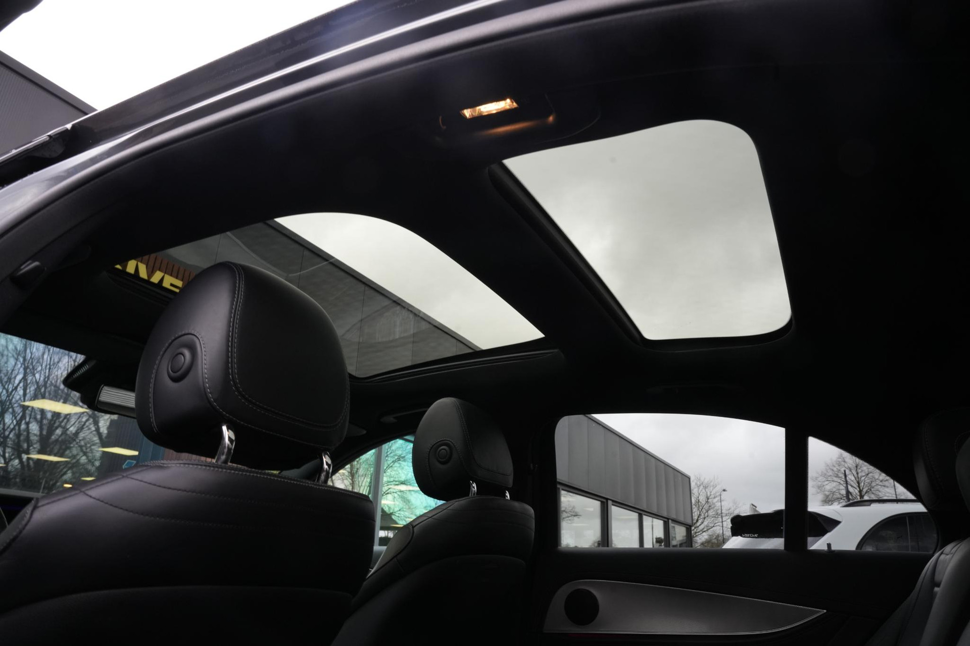 Mercedes-Benz E-Klasse 220 d Business Solution AMG 2018 SELENITE GRAY - METALLIC PAINT (992U) 40