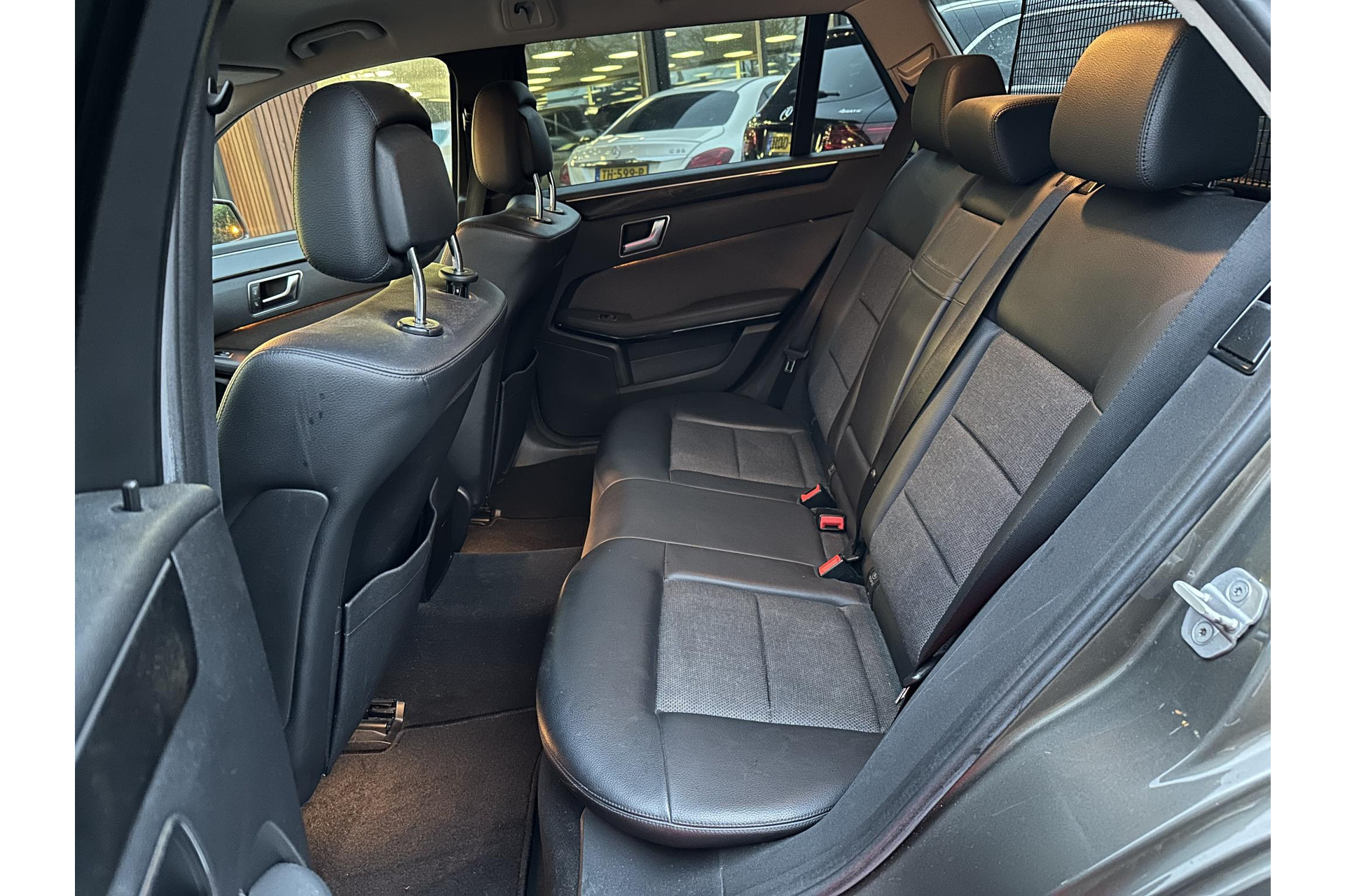 Mercedes-Benz E-Klasse Estate 220 CDI Business Class Avantgarde 2011 INDIUM GRAY METALLIC FINISH (963U) 10