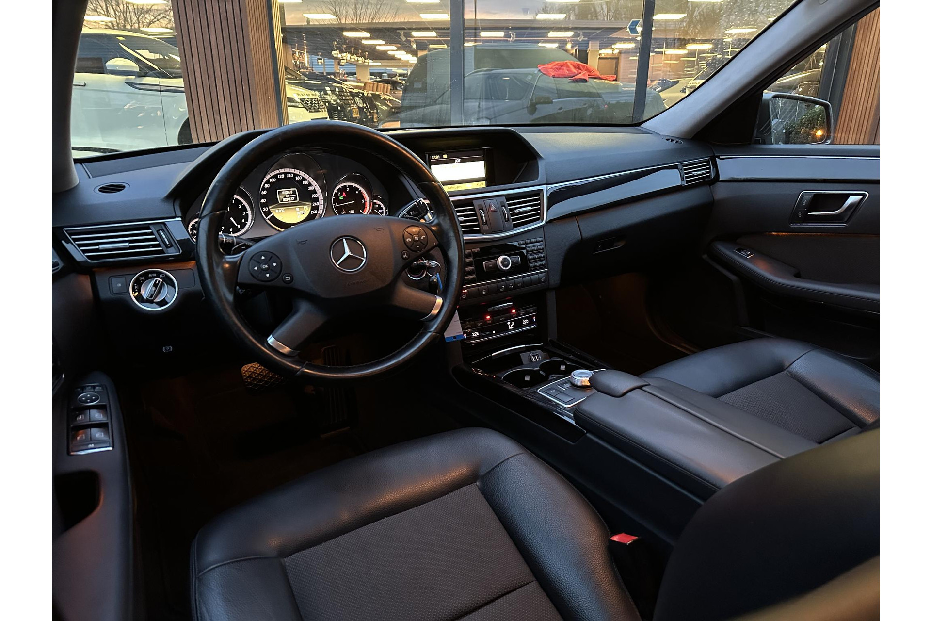 Mercedes-Benz E-Klasse Estate 220 CDI Business Class Avantgarde 2011 INDIUM GRAY METALLIC FINISH (963U) 11