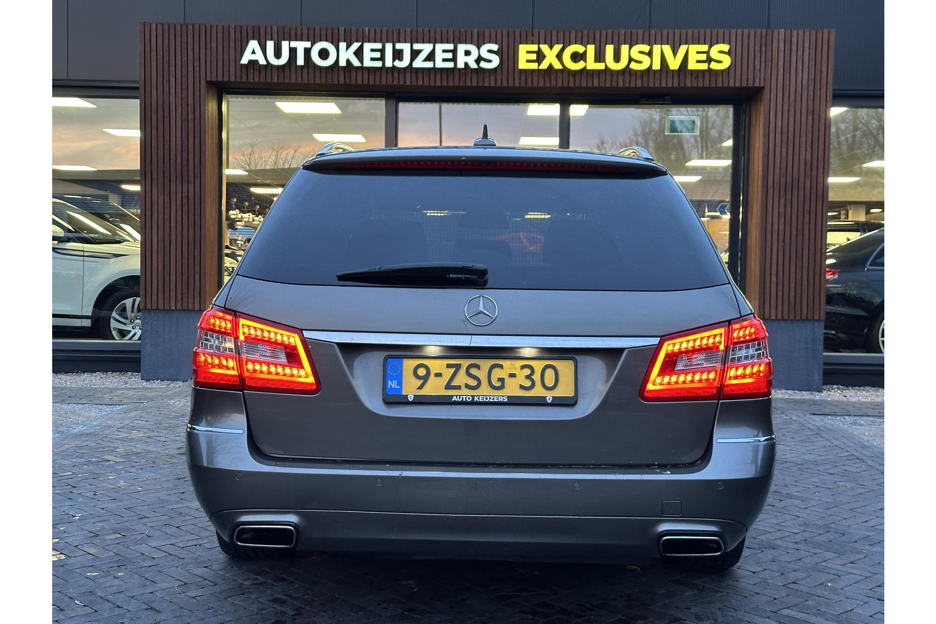 Mercedes-Benz E-Klasse Estate 220 CDI Business Class Avantgarde 2011 INDIUM GRAY METALLIC FINISH (963U) 16