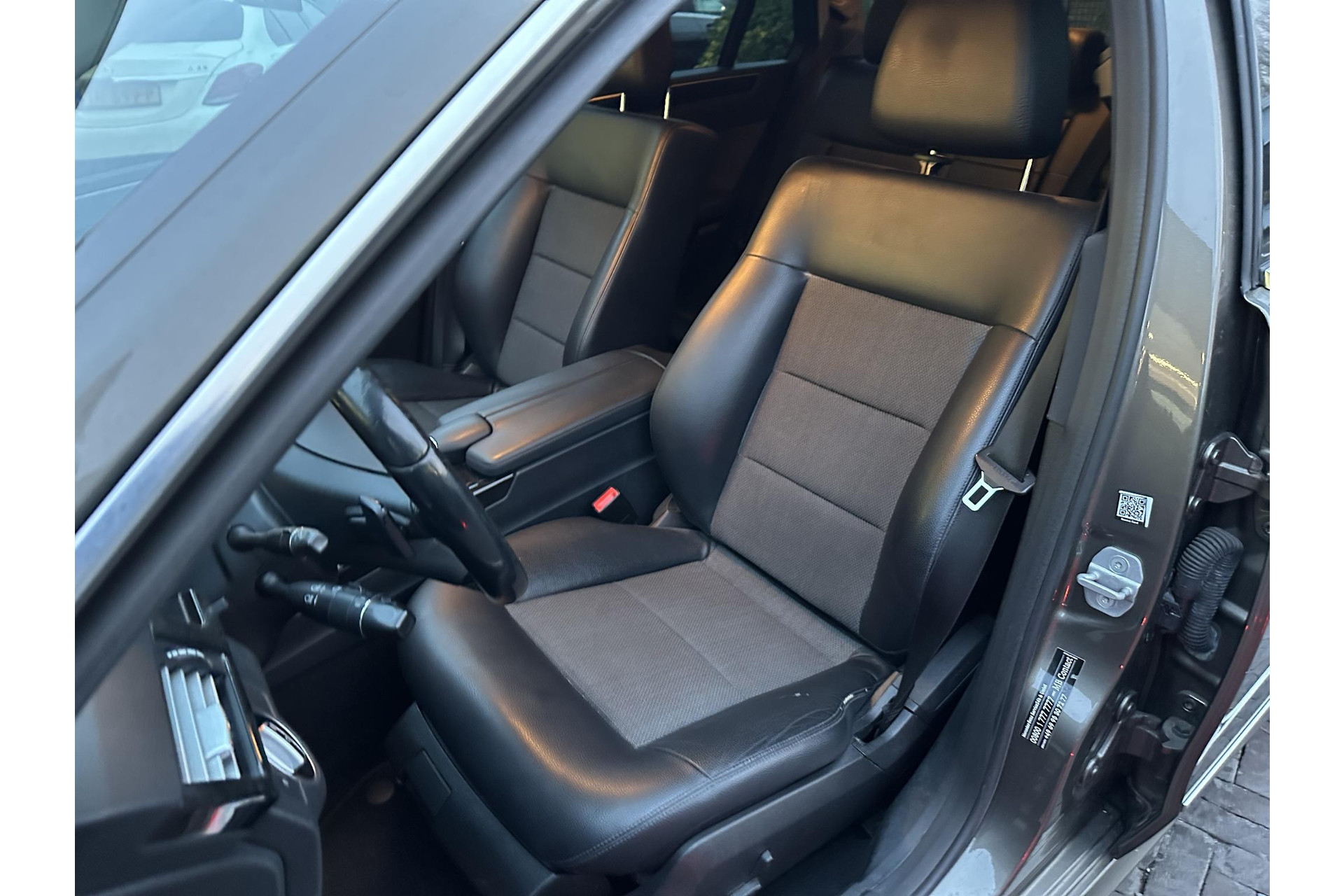 Mercedes-Benz E-Klasse Estate 220 CDI Business Class Avantgarde 2011 INDIUM GRAY METALLIC FINISH (963U) 17