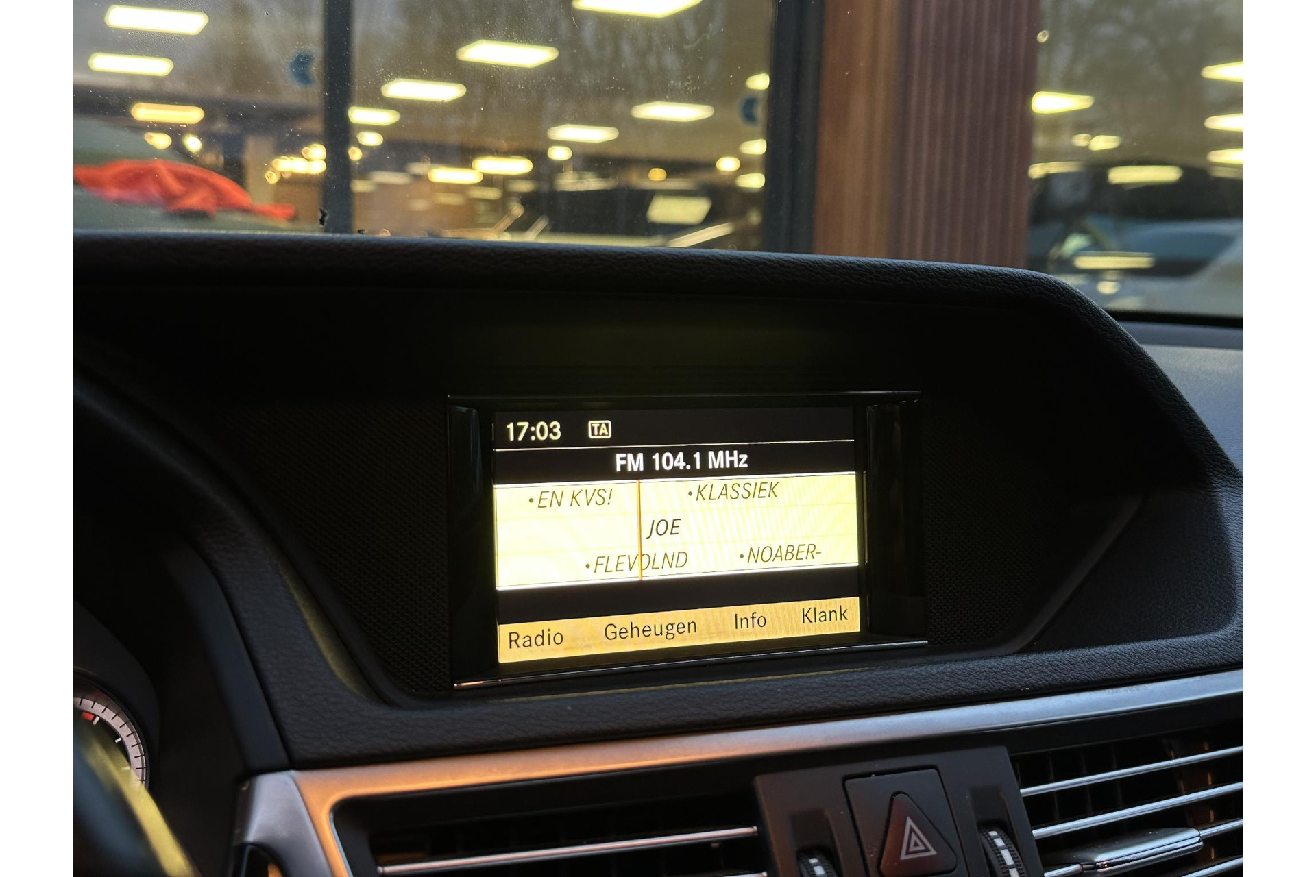 Mercedes-Benz E-Klasse Estate 220 CDI Business Class Avantgarde 2011 INDIUM GRAY METALLIC FINISH (963U) 18