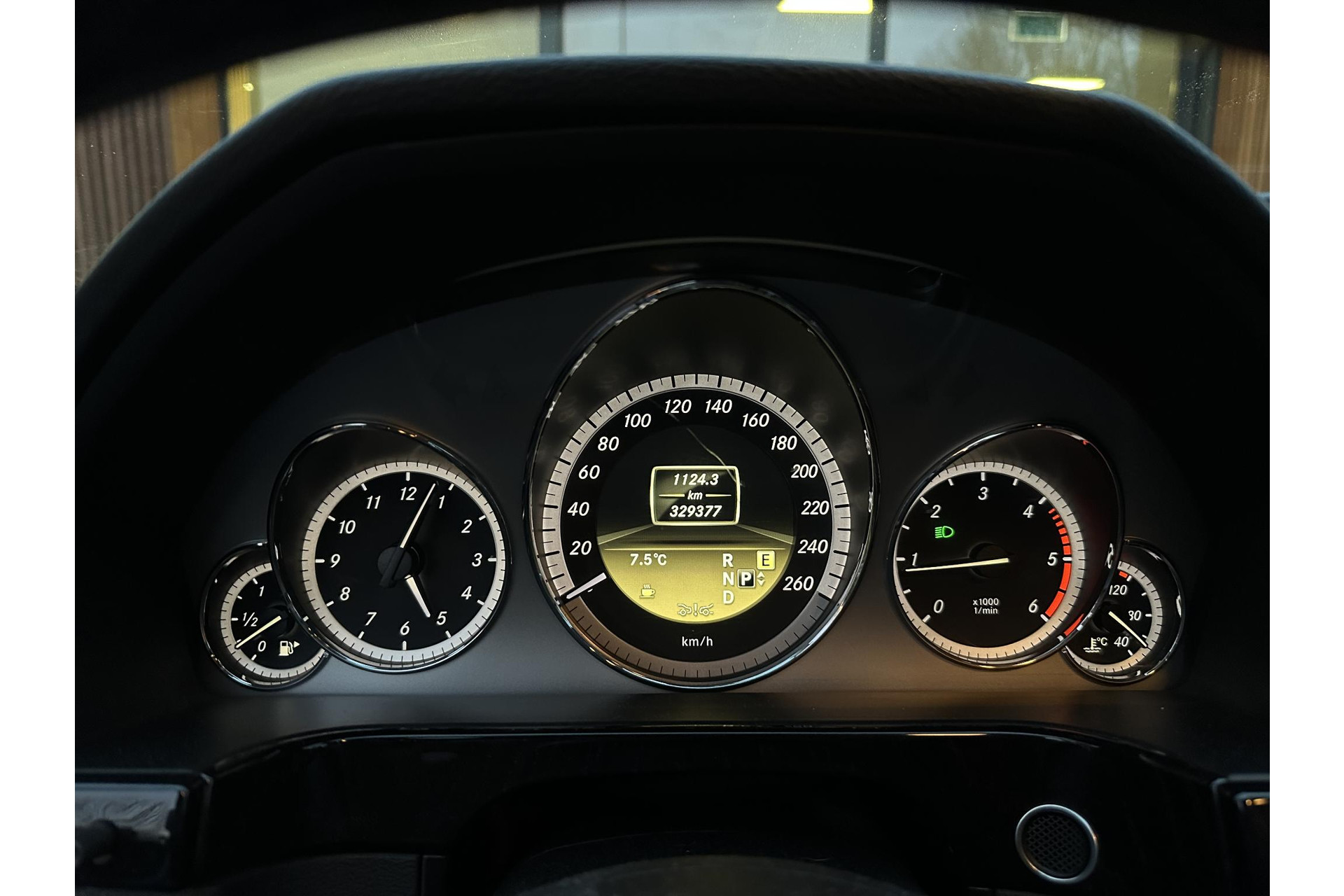 Mercedes-Benz E-Klasse Estate 220 CDI Business Class Avantgarde 2011 INDIUM GRAY METALLIC FINISH (963U) 27