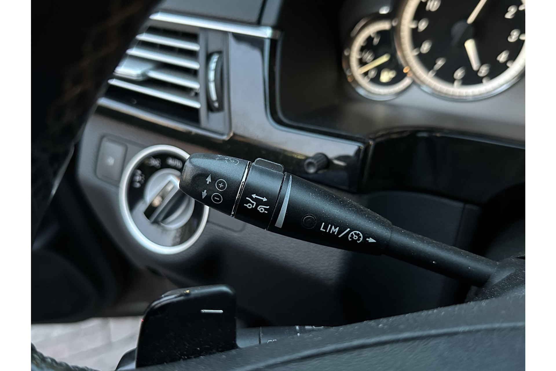 Mercedes-Benz E-Klasse Estate 220 CDI Business Class Avantgarde 2011 INDIUM GRAY METALLIC FINISH (963U) 28