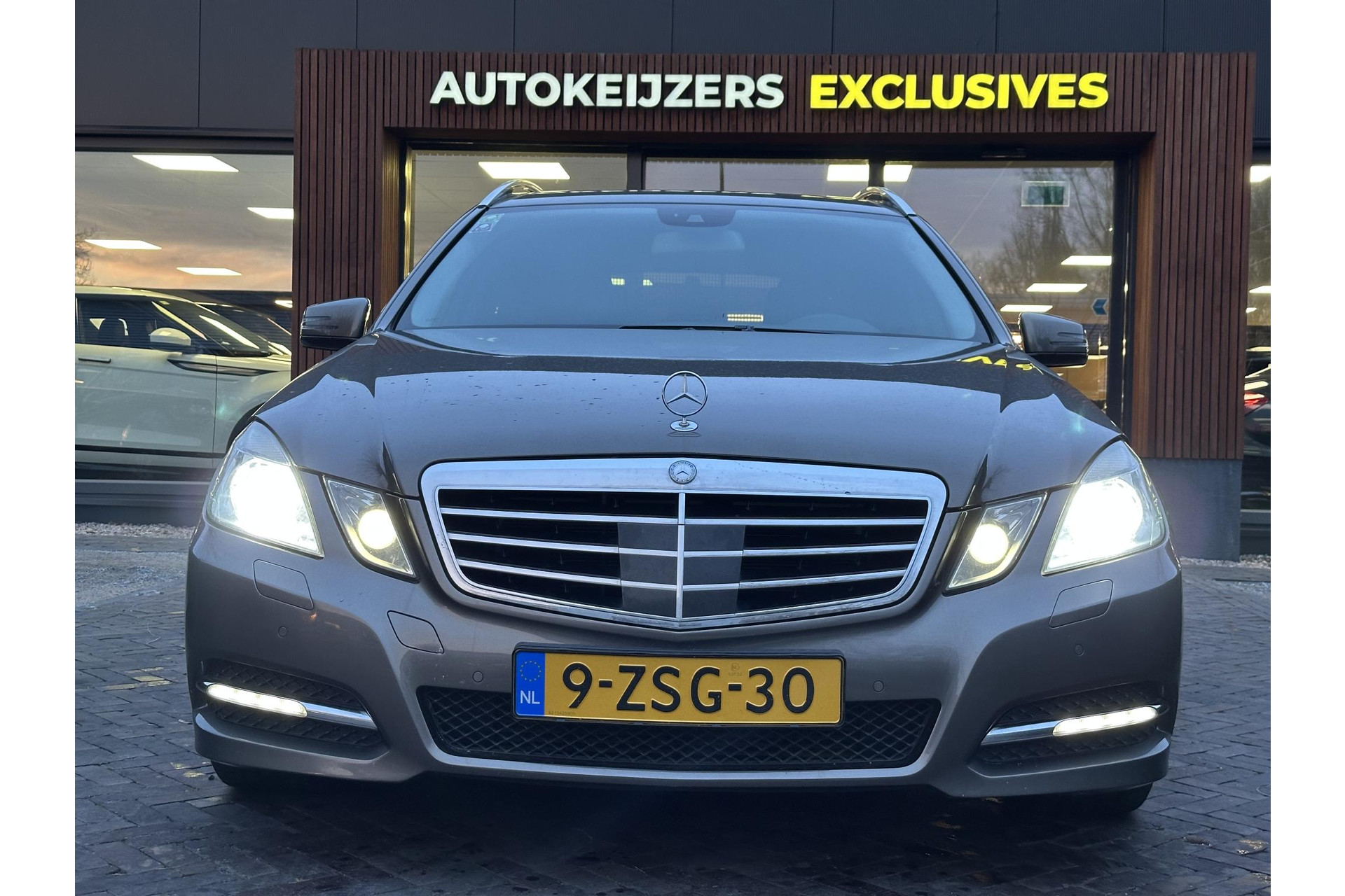 Mercedes-Benz E-Klasse Estate 220 CDI Business Class Avantgarde 2011 INDIUM GRAY METALLIC FINISH (963U) 5