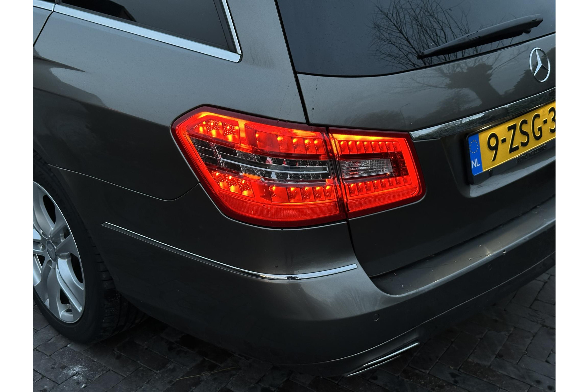 Mercedes-Benz E-Klasse Estate 220 CDI Business Class Avantgarde 2011 INDIUM GRAY METALLIC FINISH (963U) 6