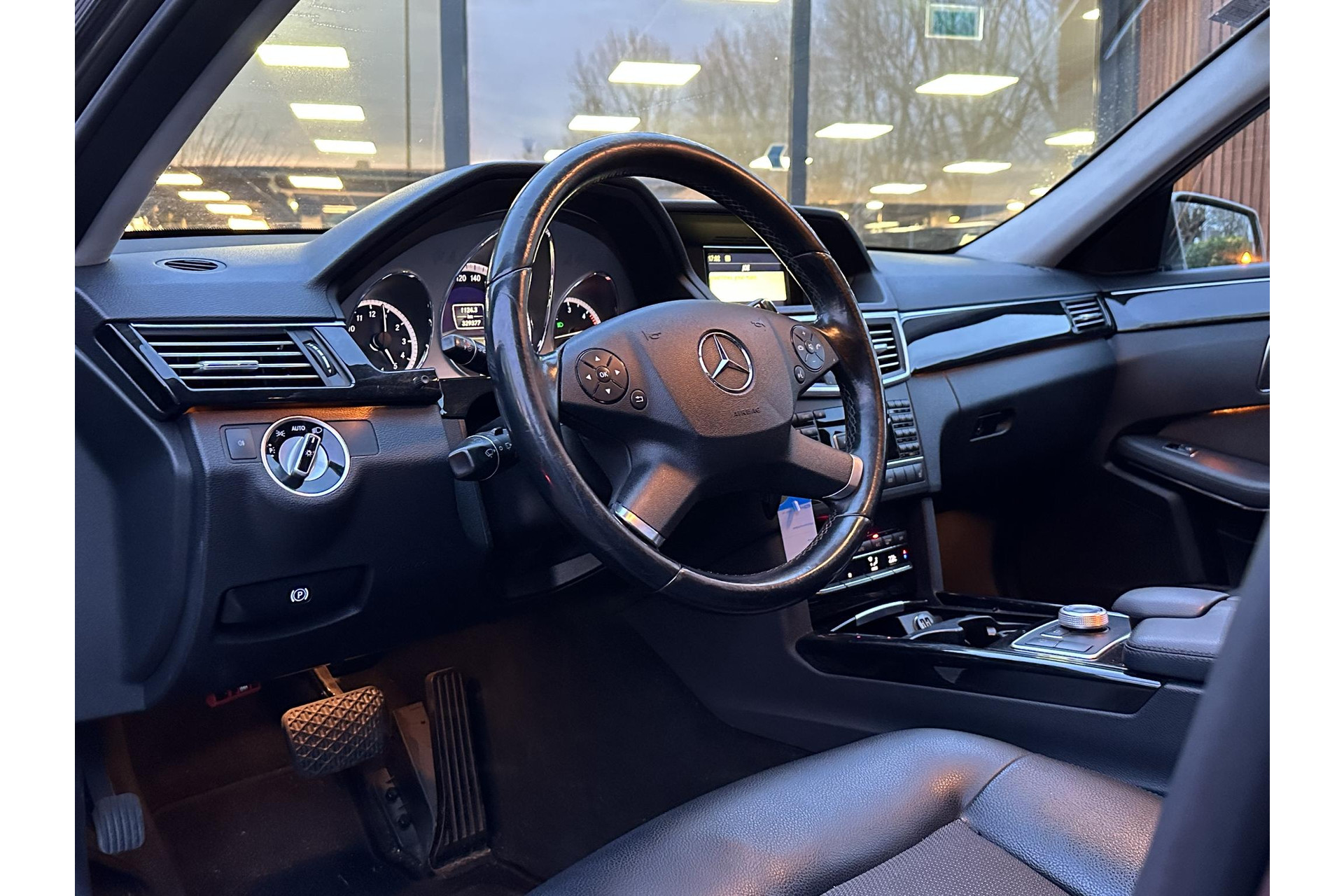 Mercedes-Benz E-Klasse Estate 220 CDI Business Class Avantgarde 2011 INDIUM GRAY METALLIC FINISH (963U) 9