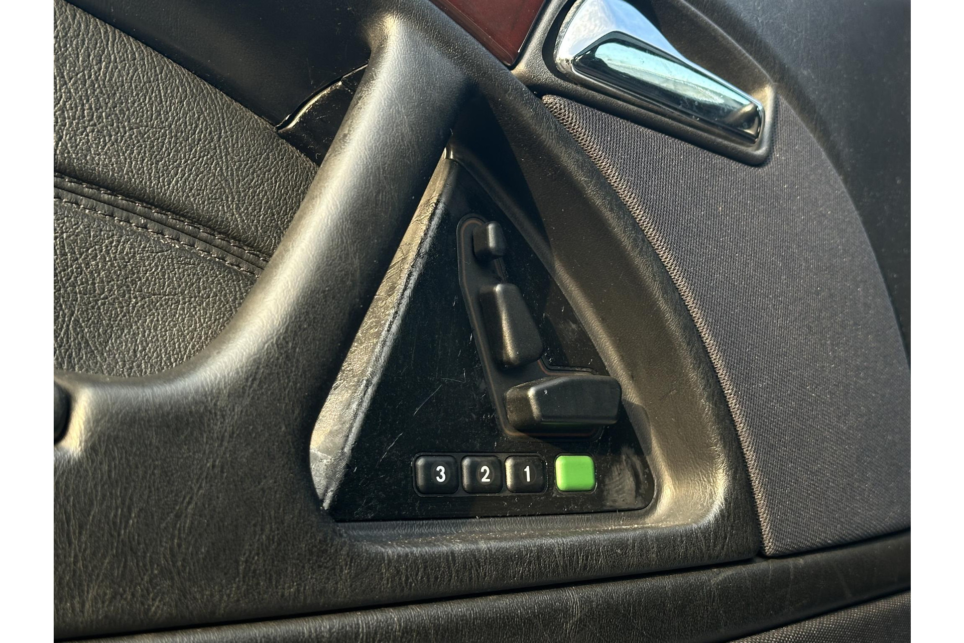 Mercedes-Benz SL-Klasse Cabrio 500 1996 GREEN BLACK METALLIC (189U) 23