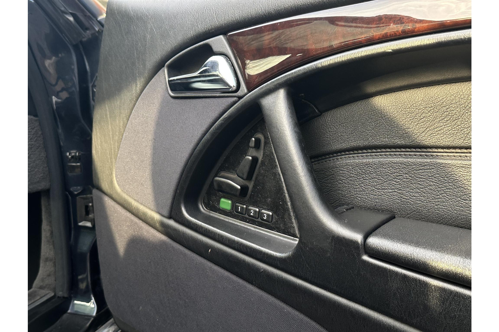 Mercedes-Benz SL-Klasse Cabrio 500 1996 GREEN BLACK METALLIC (189U) 25