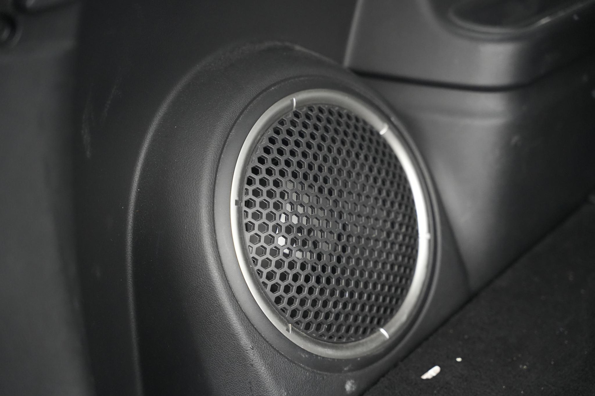 Mitsubishi Outlander 2.0 PHEV Premium 2016 Silky white p 17