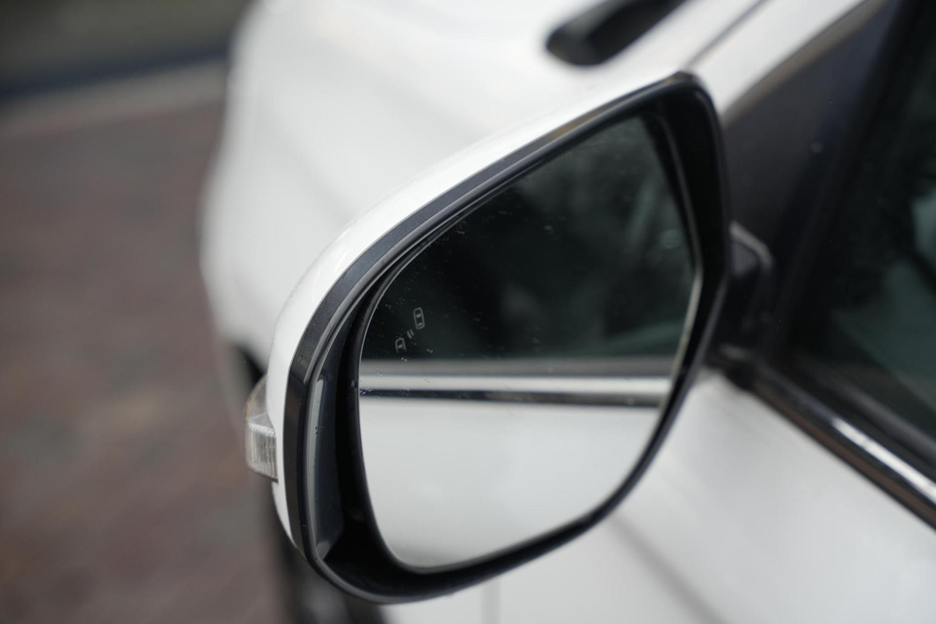 Mitsubishi Outlander 2.0 PHEV Premium 2016 Silky white p 19