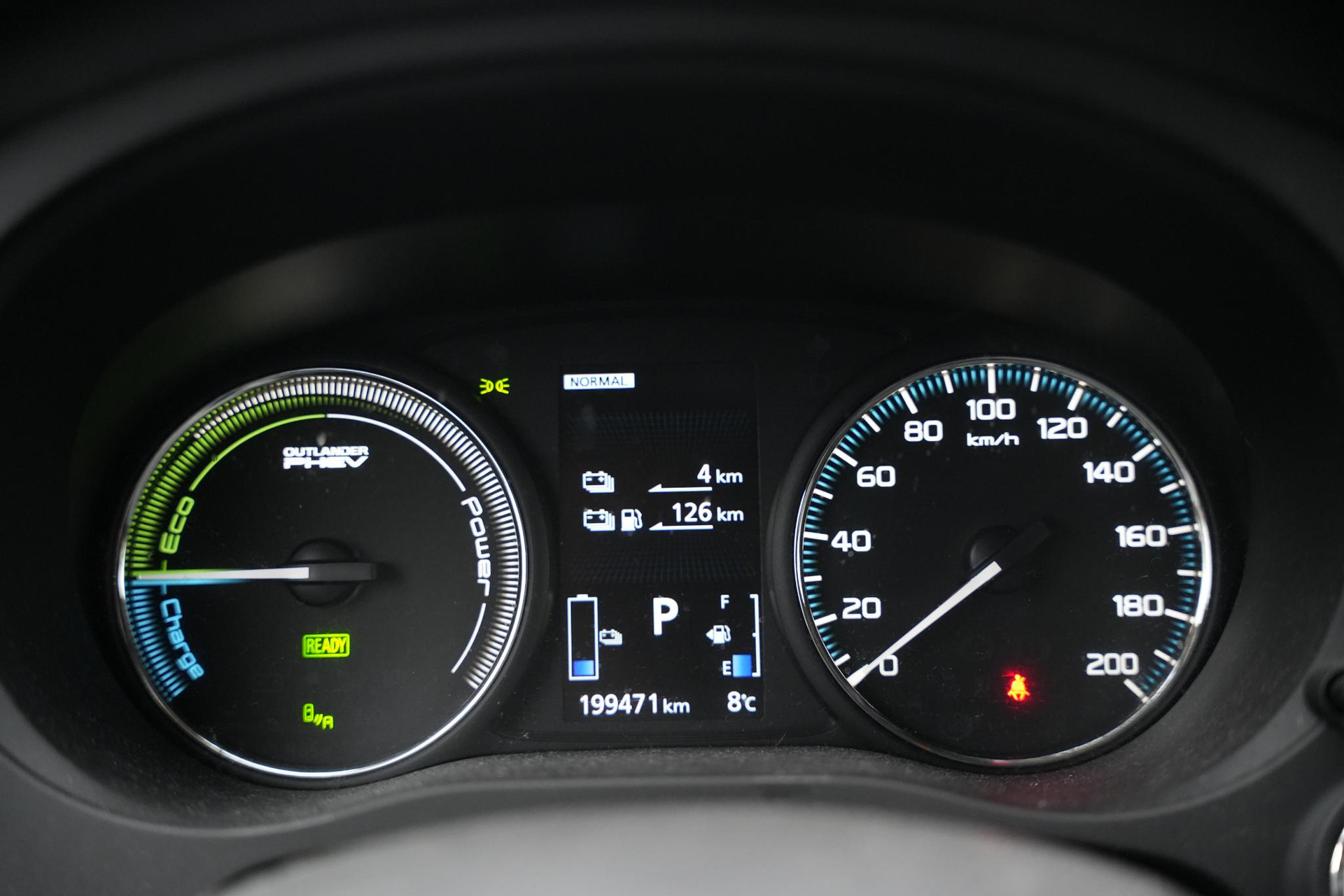 Mitsubishi Outlander 2.0 PHEV Premium 2016 Silky white p 22