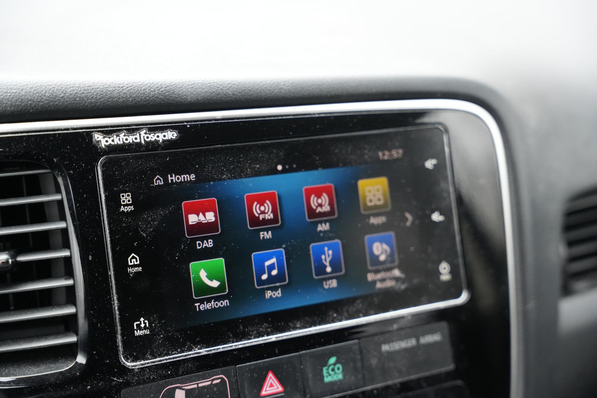 Mitsubishi Outlander 2.0 PHEV Premium 2016 Silky white p 27