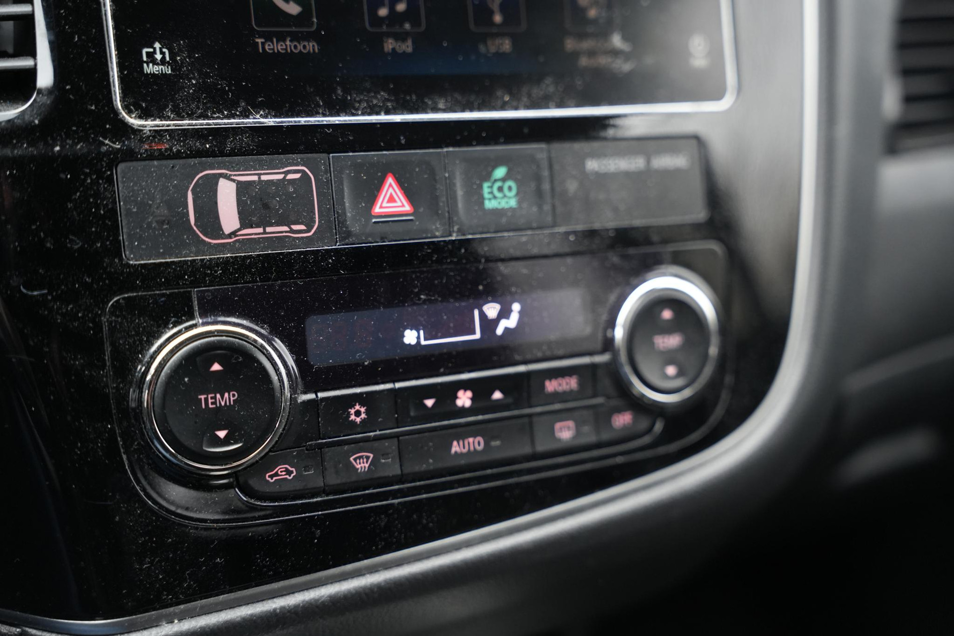 Mitsubishi Outlander 2.0 PHEV Premium 2016 Silky white p 28