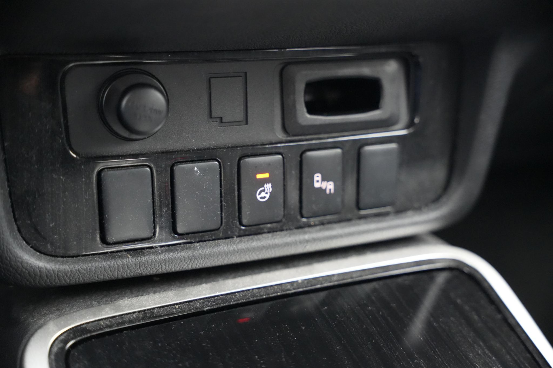 Mitsubishi Outlander 2.0 PHEV Premium 2016 Silky white p 29