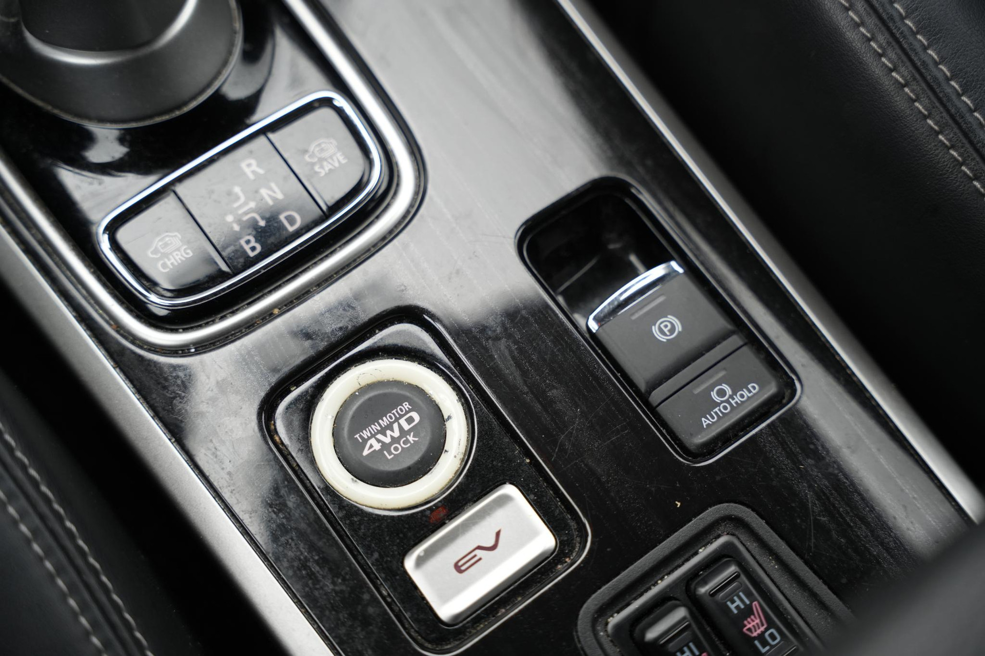 Mitsubishi Outlander 2.0 PHEV Premium 2016 Silky white p 31