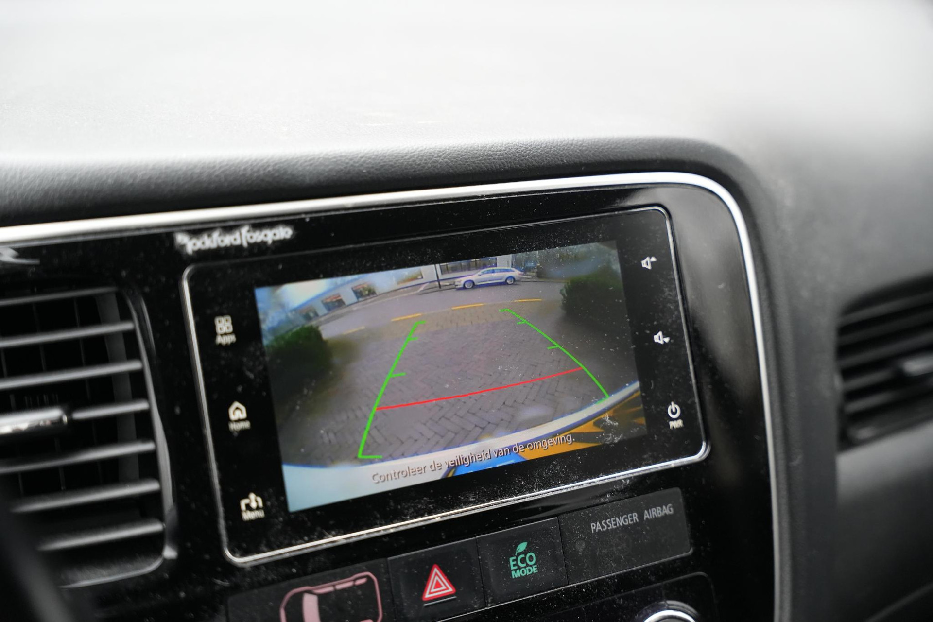 Mitsubishi Outlander 2.0 PHEV Premium 2016 Silky white p 34