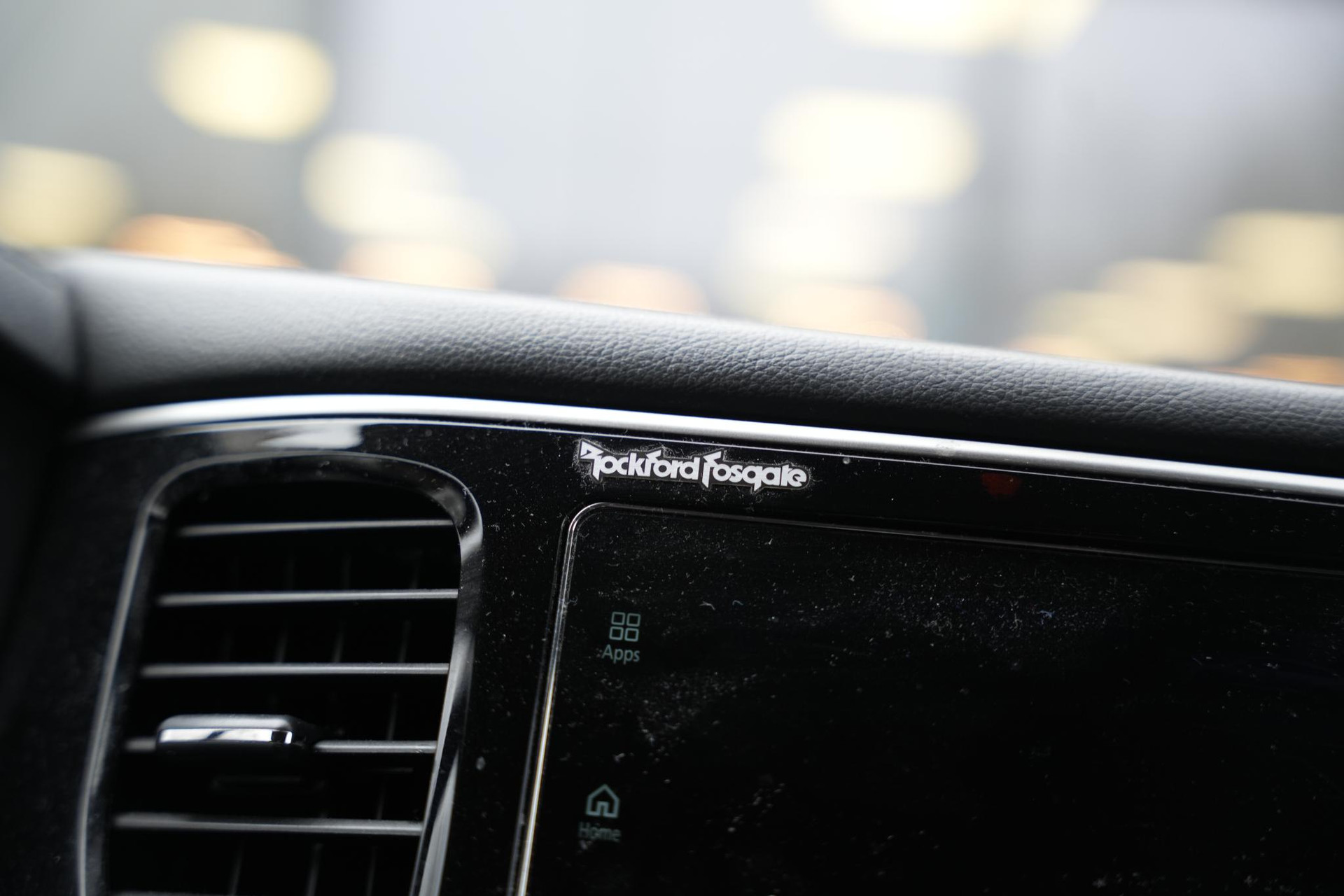 Mitsubishi Outlander 2.0 PHEV Premium 2016 Silky white p 35