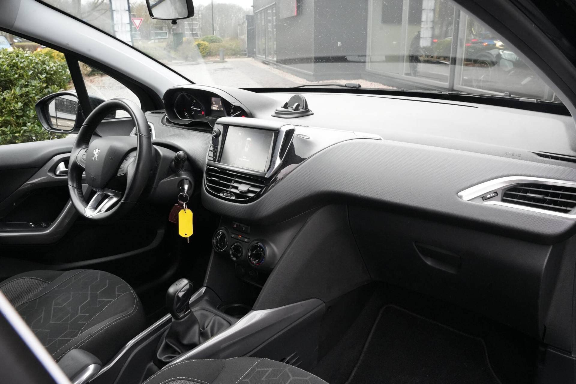 Peugeot 2008 1.2 PureTech Blue Lion 2016 Vernismetaallak noir perla nera 10