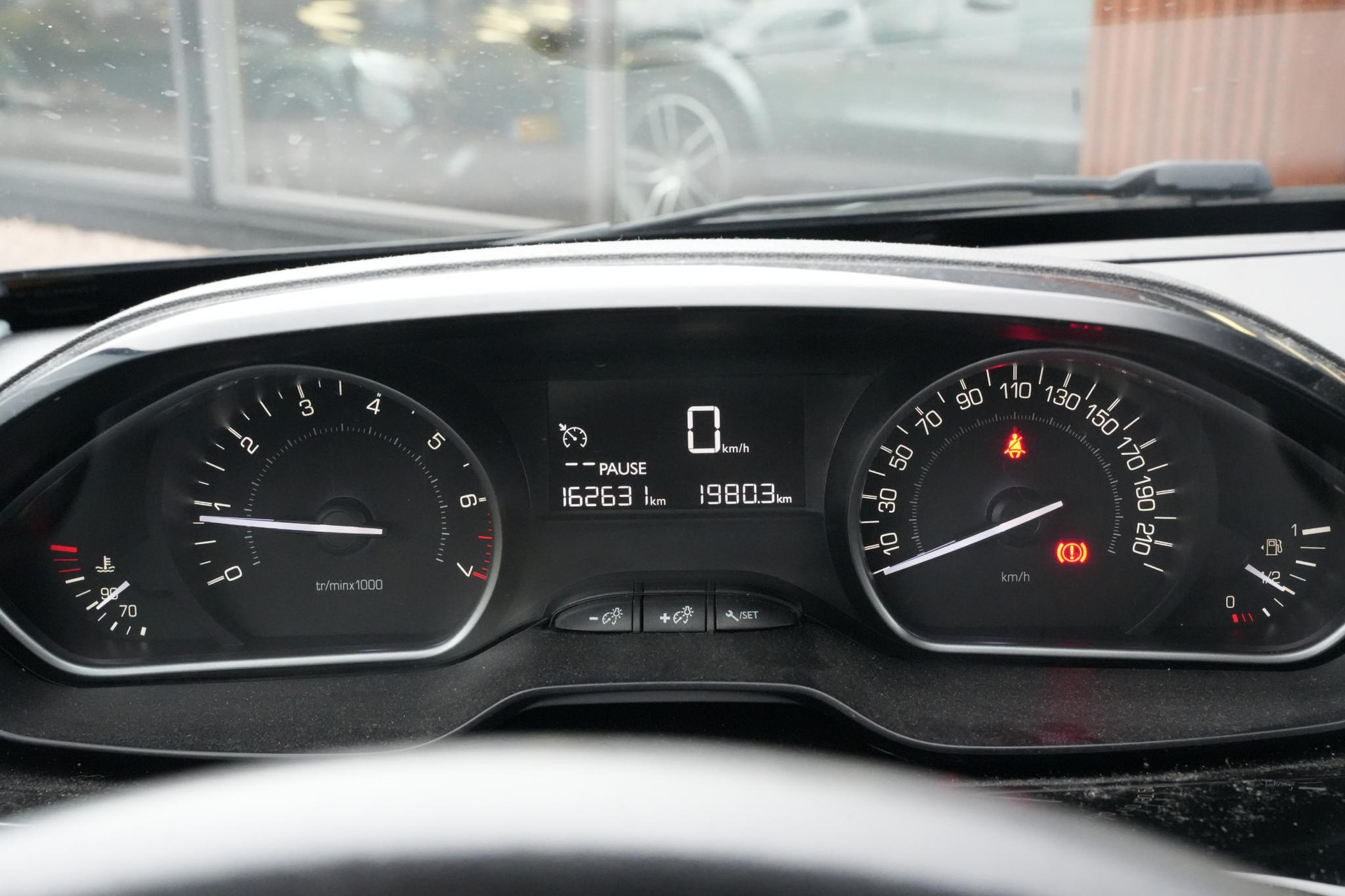 Peugeot 2008 1.2 PureTech Blue Lion 2016 Vernismetaallak noir perla nera 17