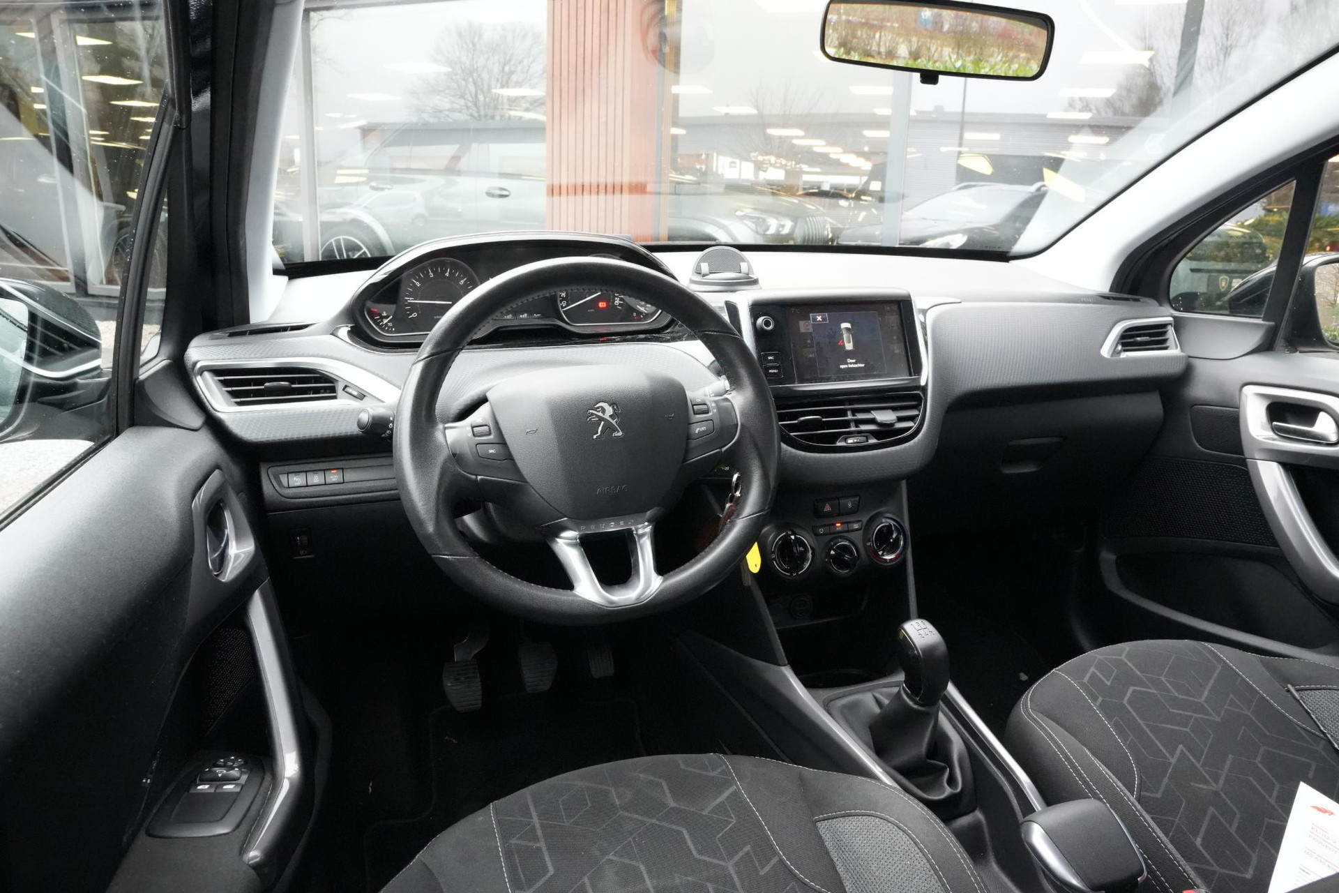 Peugeot 2008 1.2 PureTech Blue Lion 2016 Vernismetaallak noir perla nera 2