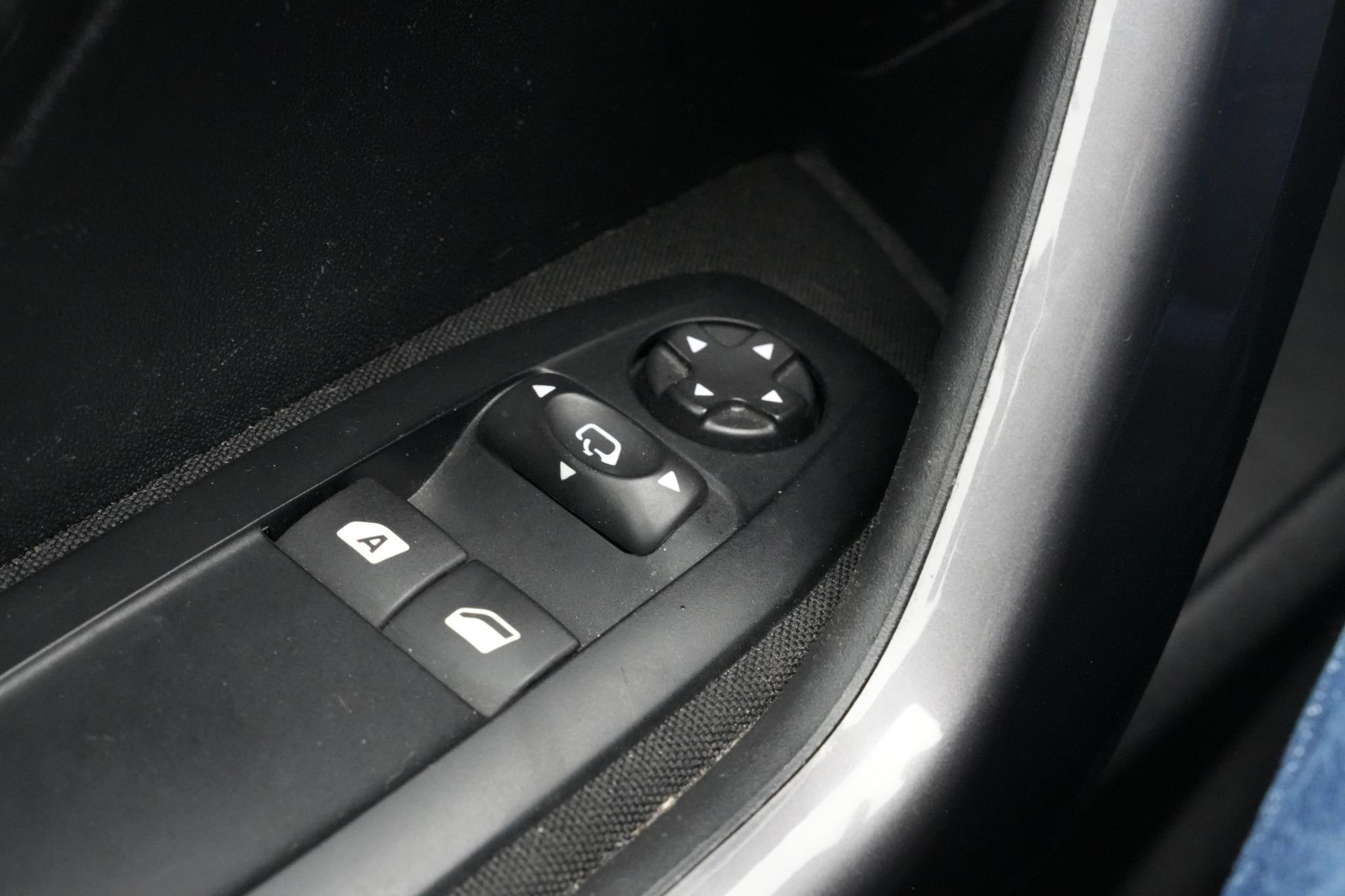 Peugeot 2008 1.2 PureTech Blue Lion 2016 Vernismetaallak noir perla nera 21