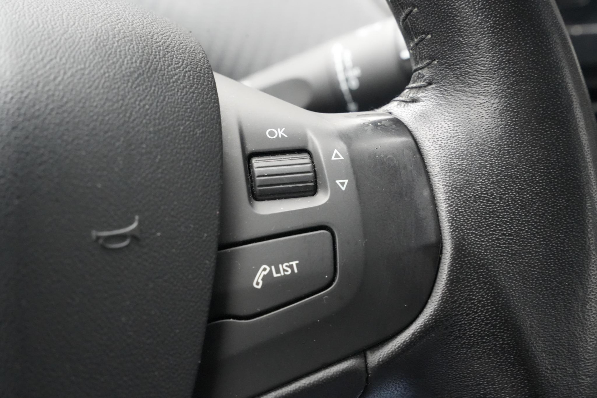 Peugeot 2008 1.2 PureTech Blue Lion 2016 Vernismetaallak noir perla nera 24