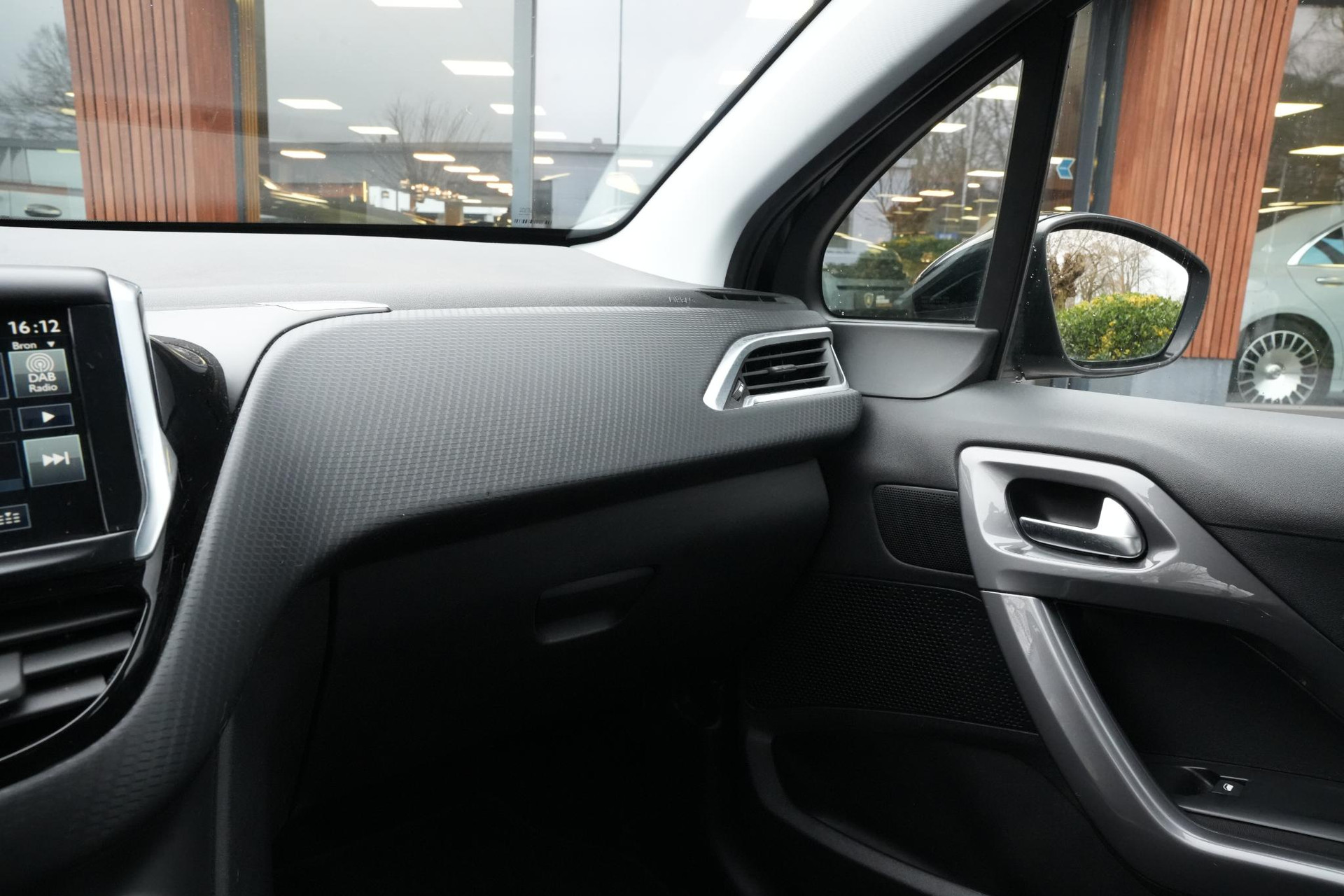 Peugeot 2008 1.2 PureTech Blue Lion 2016 Vernismetaallak noir perla nera 26