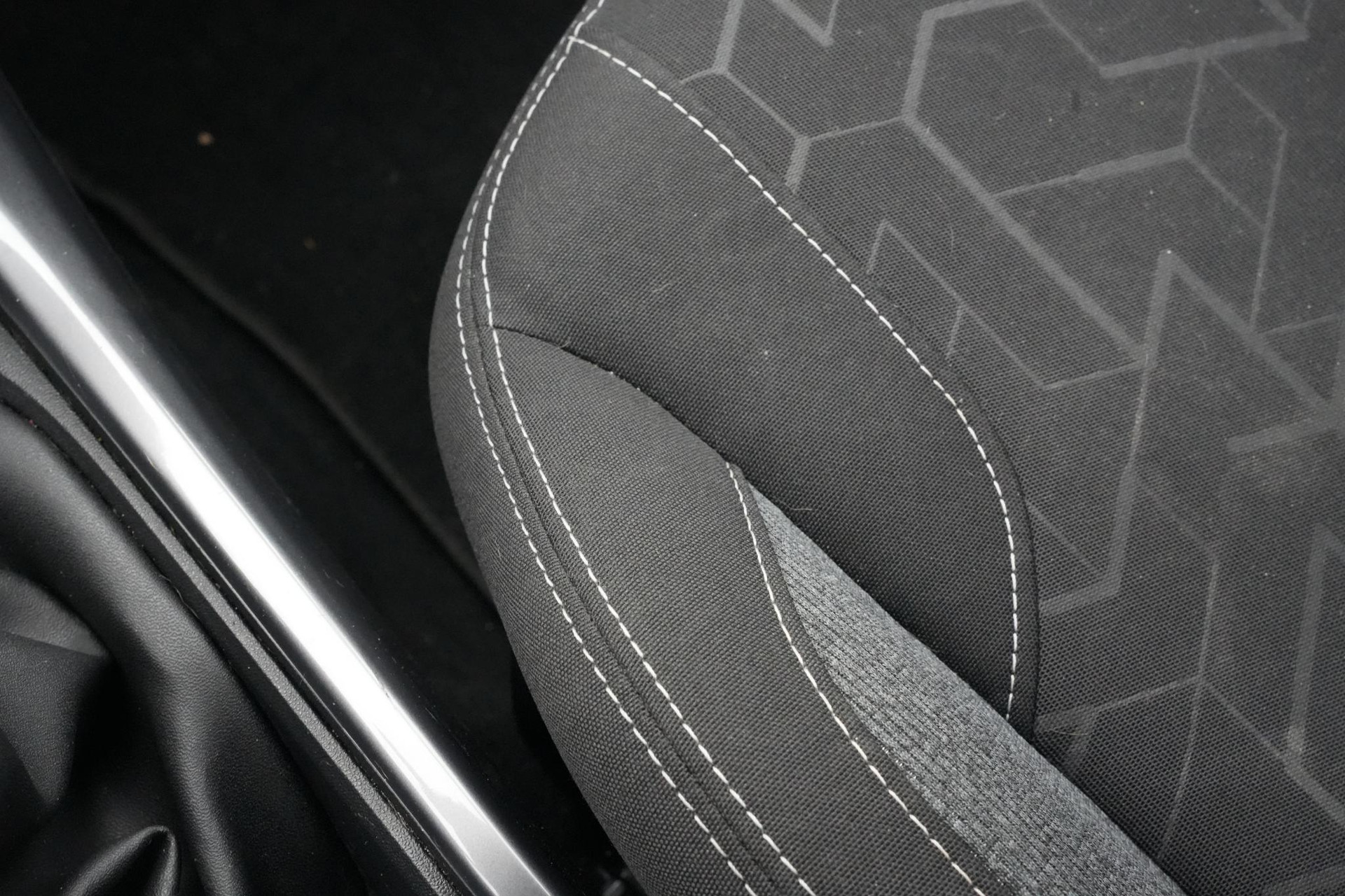 Peugeot 2008 1.2 PureTech Blue Lion 2016 Vernismetaallak noir perla nera 28