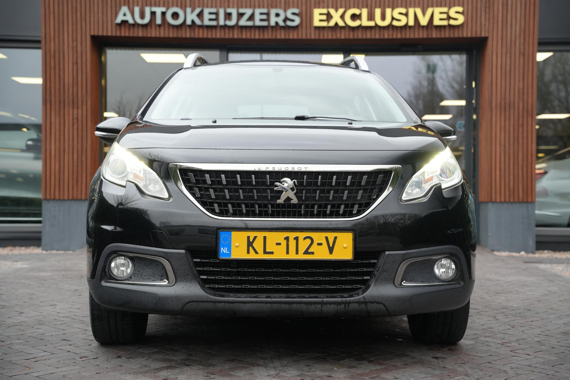 Peugeot 2008 1.2 PureTech Blue Lion 2016 Vernismetaallak noir perla nera 3