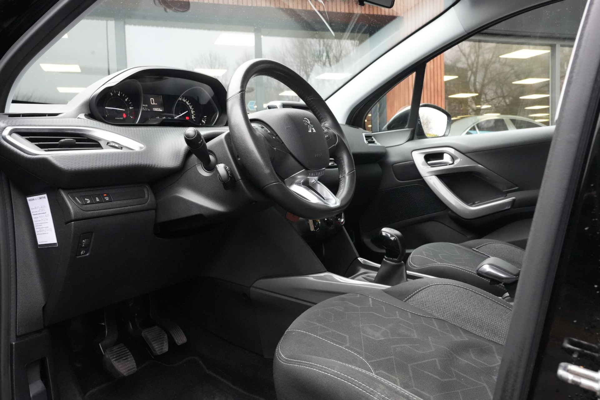 Peugeot 2008 1.2 PureTech Blue Lion 2016 Vernismetaallak noir perla nera 4