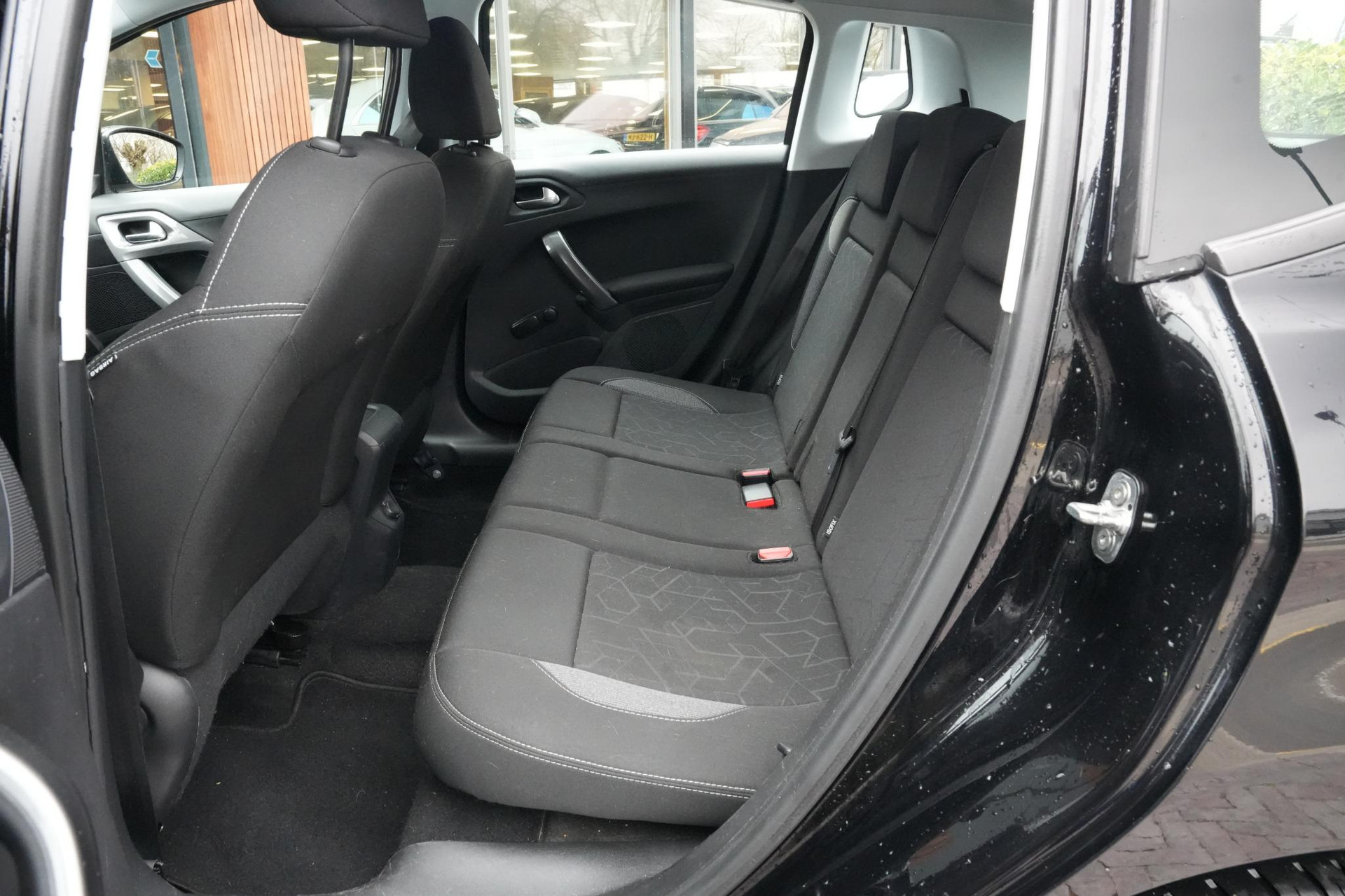 Peugeot 2008 1.2 PureTech Blue Lion 2016 Vernismetaallak noir perla nera 6